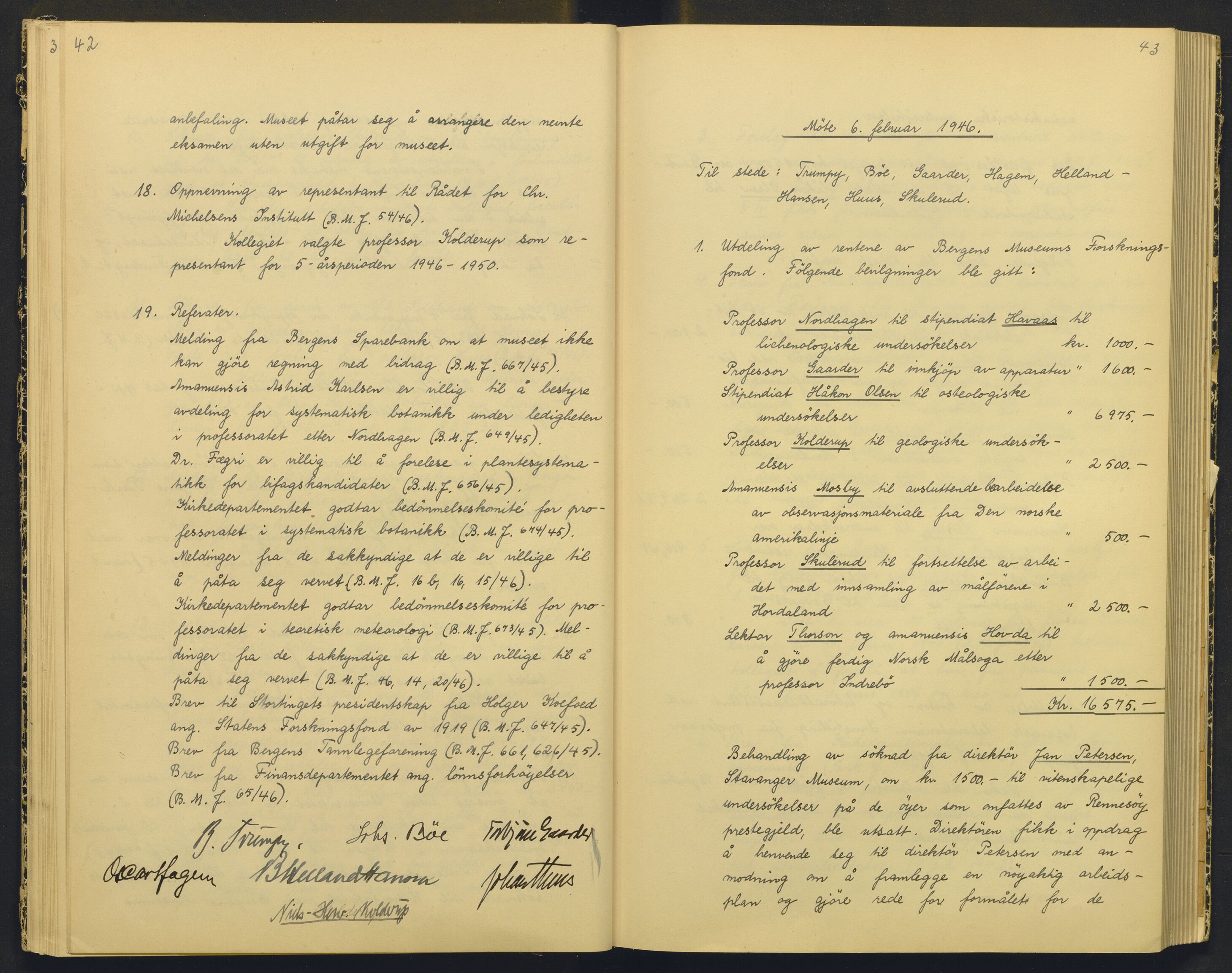 Bergens Museum, AV/SAB-A-17301/18/A/L0004: Professorkollegiets møtebok med register , 1945-1949, p. 42-43