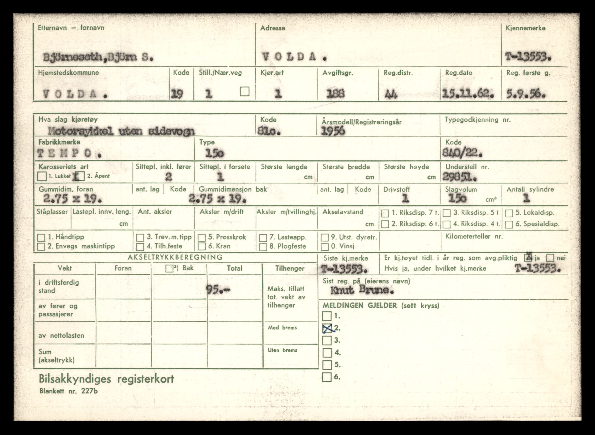 Møre og Romsdal vegkontor - Ålesund trafikkstasjon, AV/SAT-A-4099/F/Fe/L0040: Registreringskort for kjøretøy T 13531 - T 13709, 1927-1998, p. 439