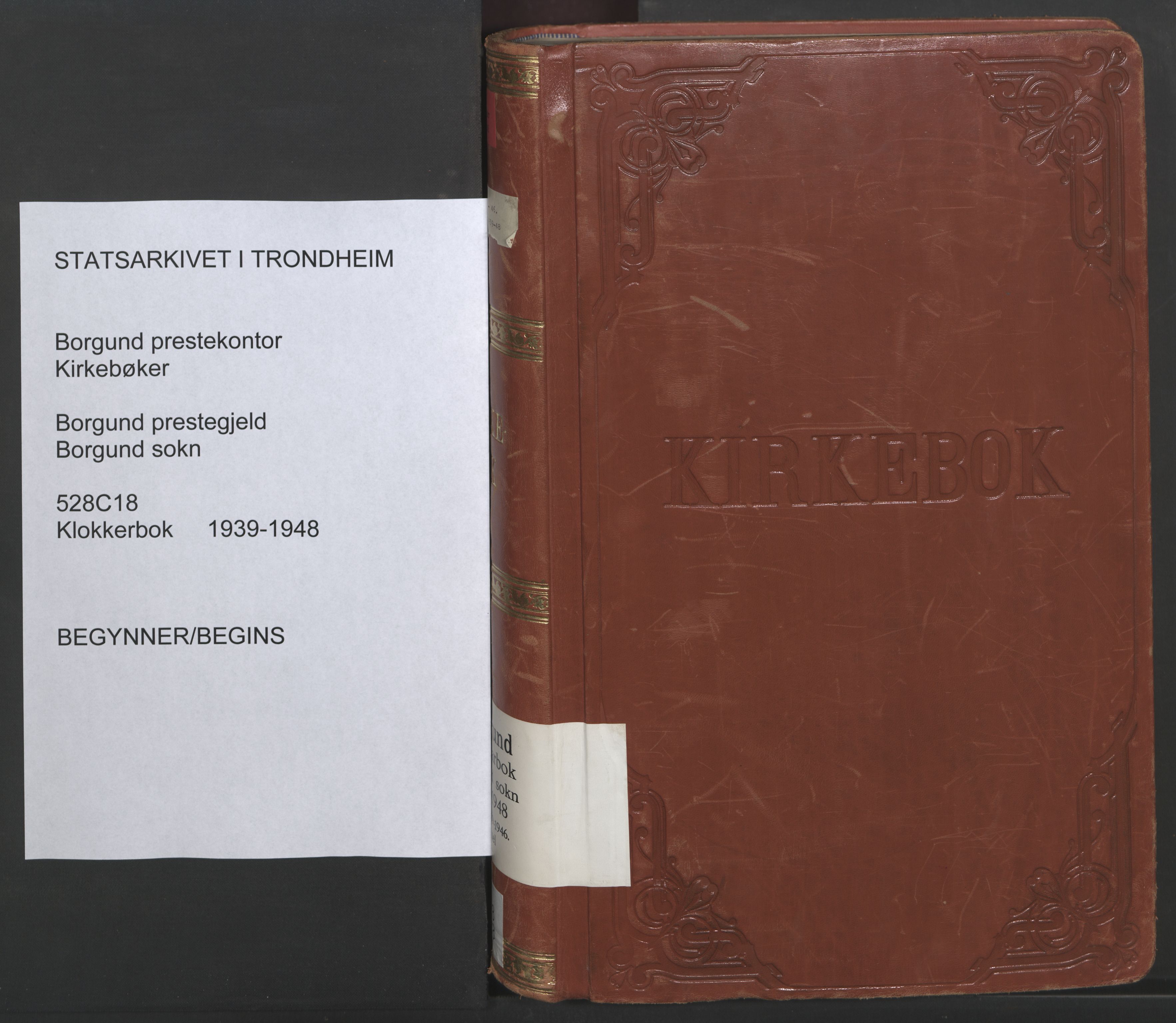Ministerialprotokoller, klokkerbøker og fødselsregistre - Møre og Romsdal, SAT/A-1454/528/L0437: Parish register (copy) no. 528C18, 1939-1948