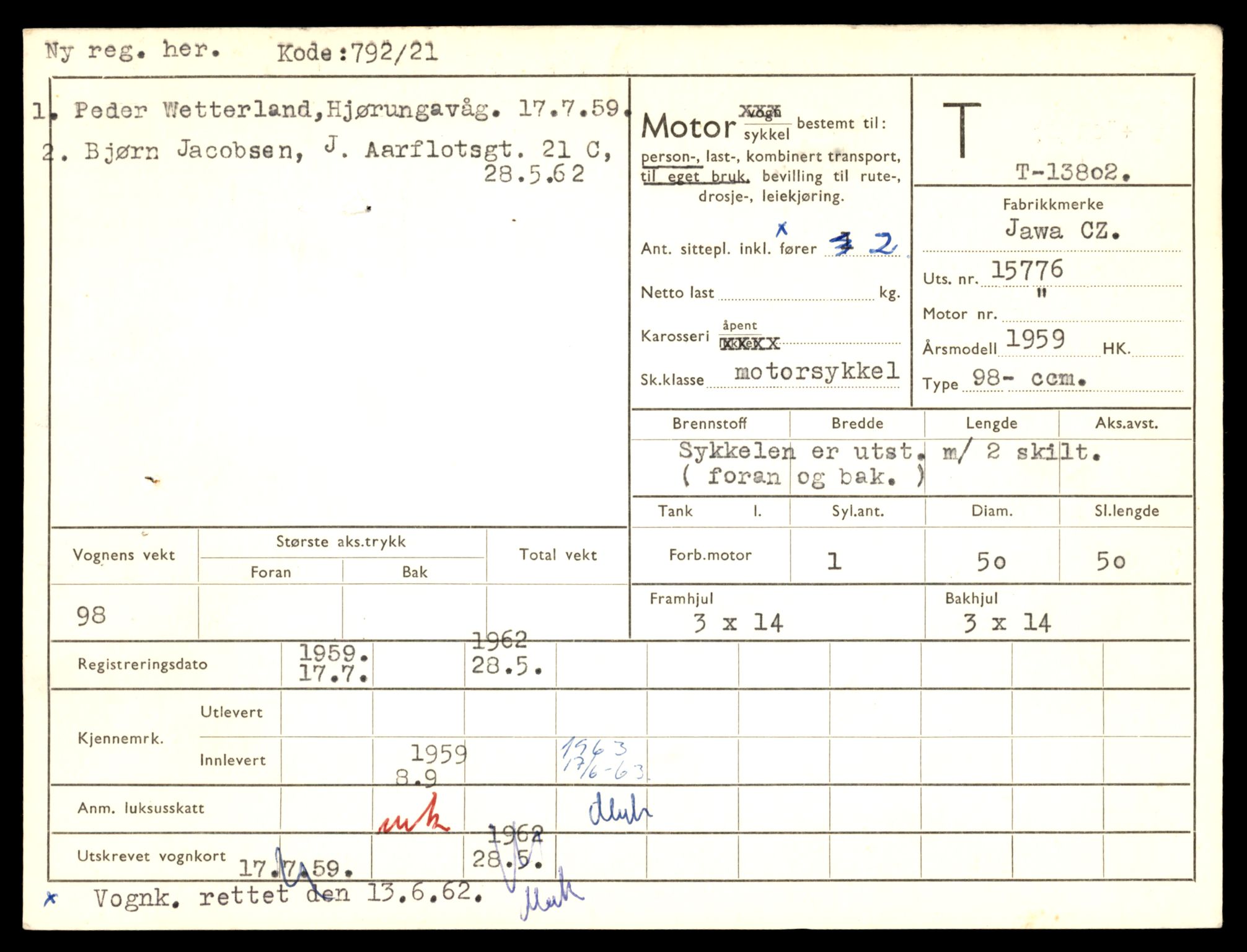 Møre og Romsdal vegkontor - Ålesund trafikkstasjon, AV/SAT-A-4099/F/Fe/L0041: Registreringskort for kjøretøy T 13710 - T 13905, 1927-1998, p. 1639