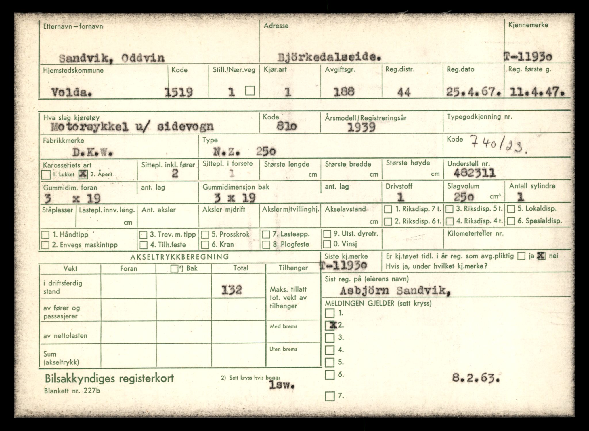 Møre og Romsdal vegkontor - Ålesund trafikkstasjon, AV/SAT-A-4099/F/Fe/L0031: Registreringskort for kjøretøy T 11800 - T 11996, 1927-1998, p. 2251