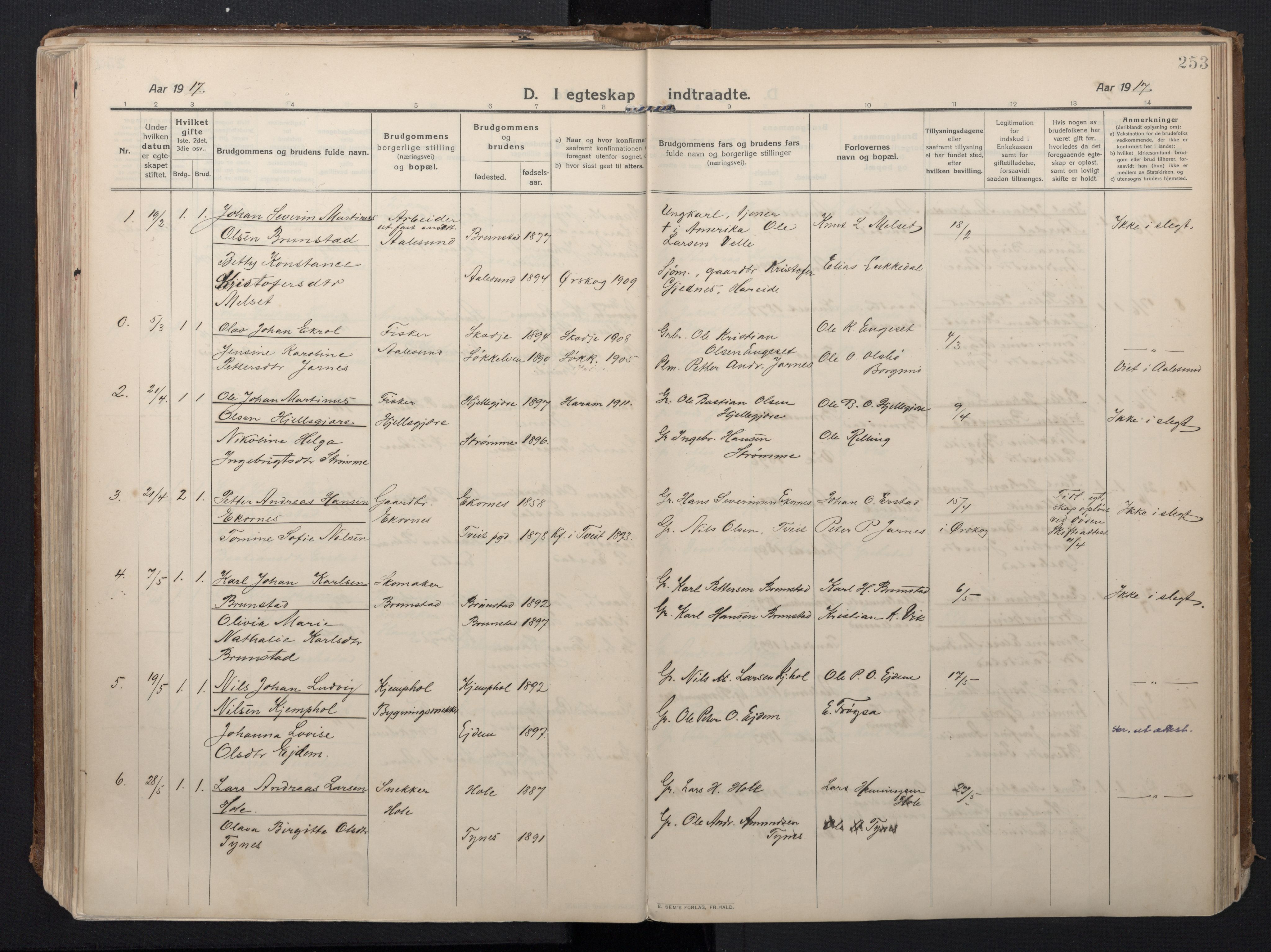 Ministerialprotokoller, klokkerbøker og fødselsregistre - Møre og Romsdal, AV/SAT-A-1454/523/L0337: Parish register (official) no. 523A04, 1911-1929, p. 253