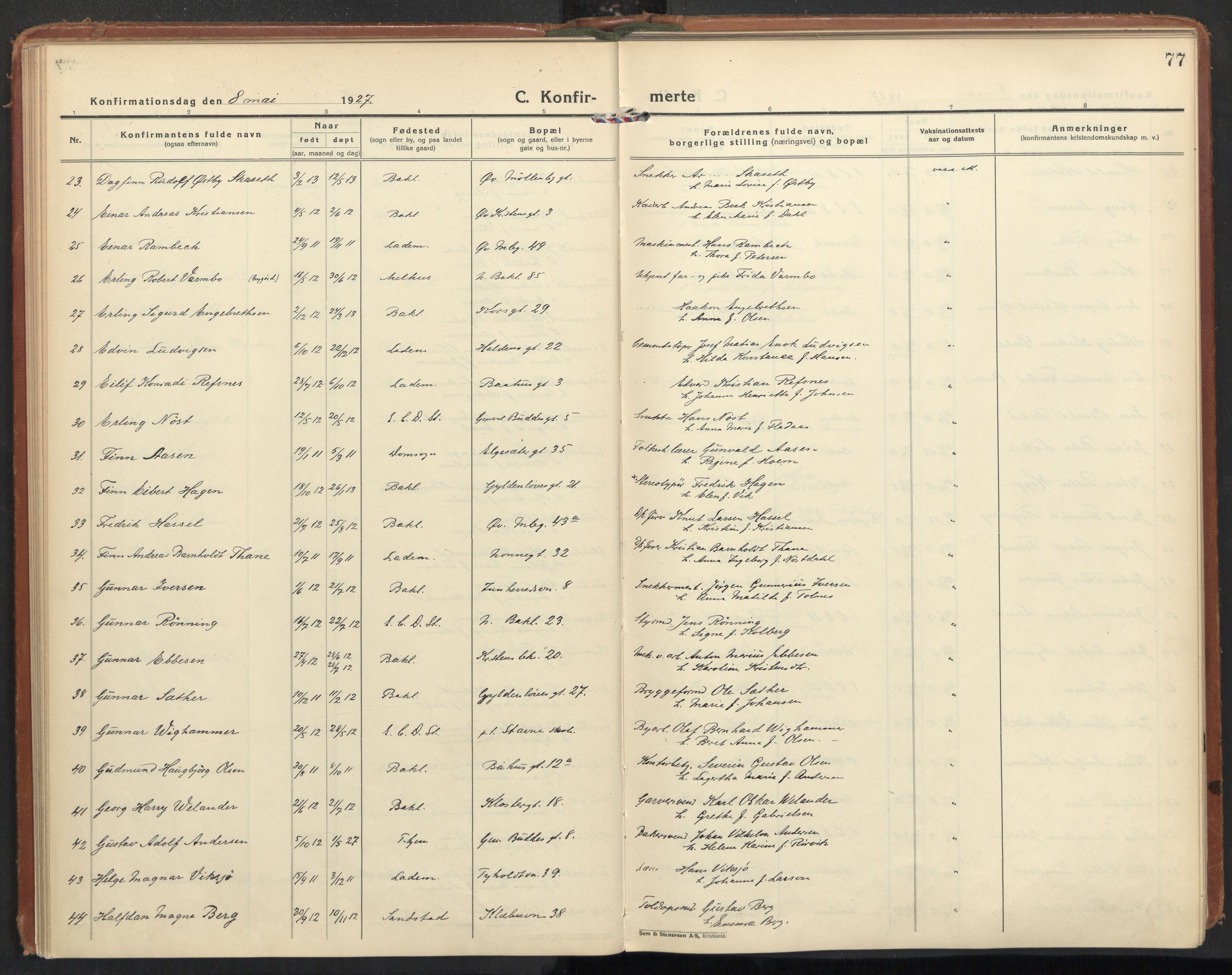 Ministerialprotokoller, klokkerbøker og fødselsregistre - Sør-Trøndelag, AV/SAT-A-1456/604/L0208: Parish register (official) no. 604A28, 1923-1937, p. 77