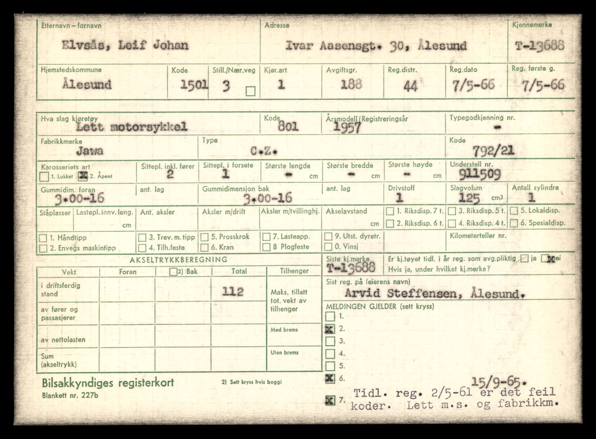 Møre og Romsdal vegkontor - Ålesund trafikkstasjon, AV/SAT-A-4099/F/Fe/L0040: Registreringskort for kjøretøy T 13531 - T 13709, 1927-1998, p. 2709