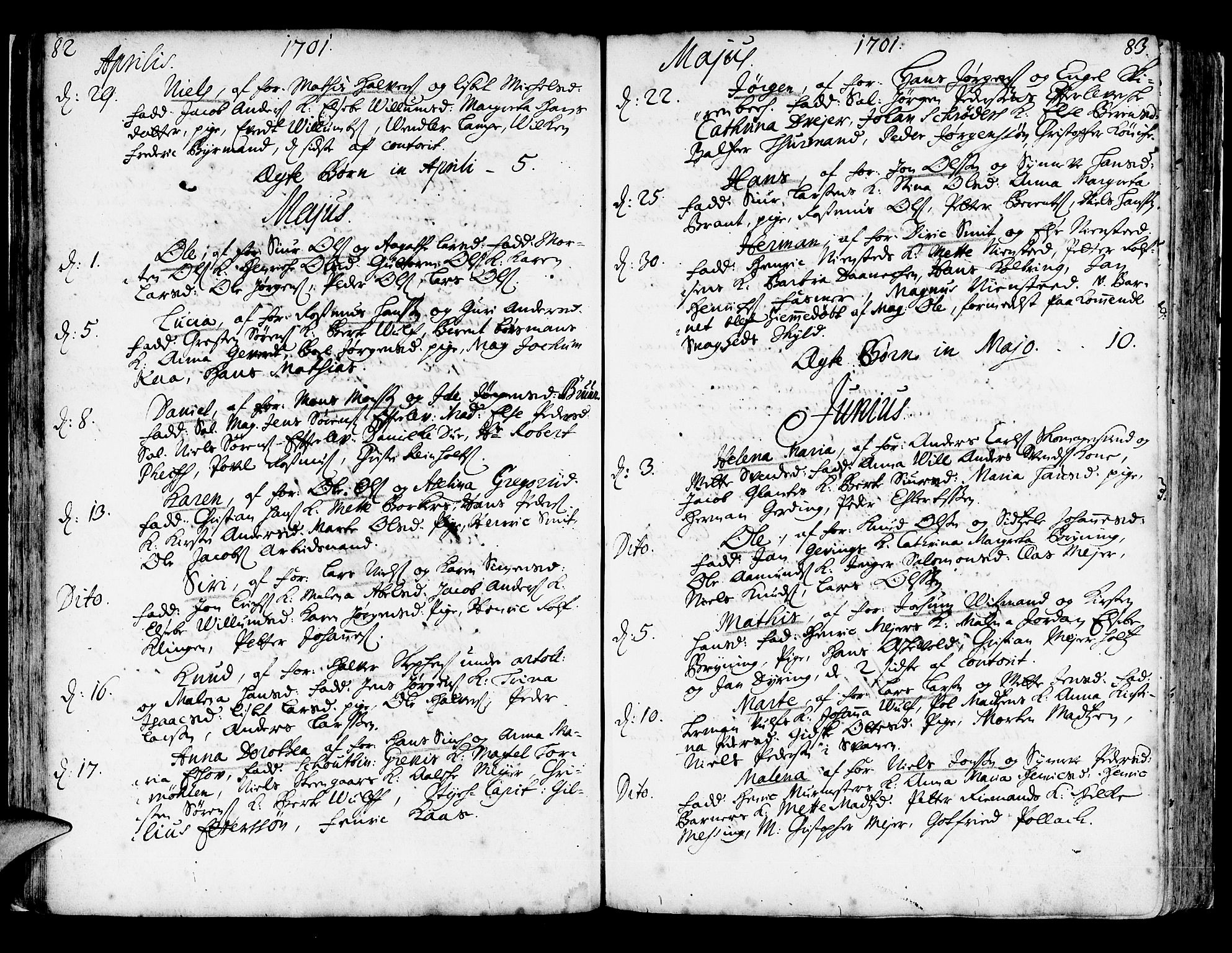 Korskirken sokneprestembete, AV/SAB-A-76101/H/Haa/L0003: Parish register (official) no. A 3, 1698-1719, p. 82-83