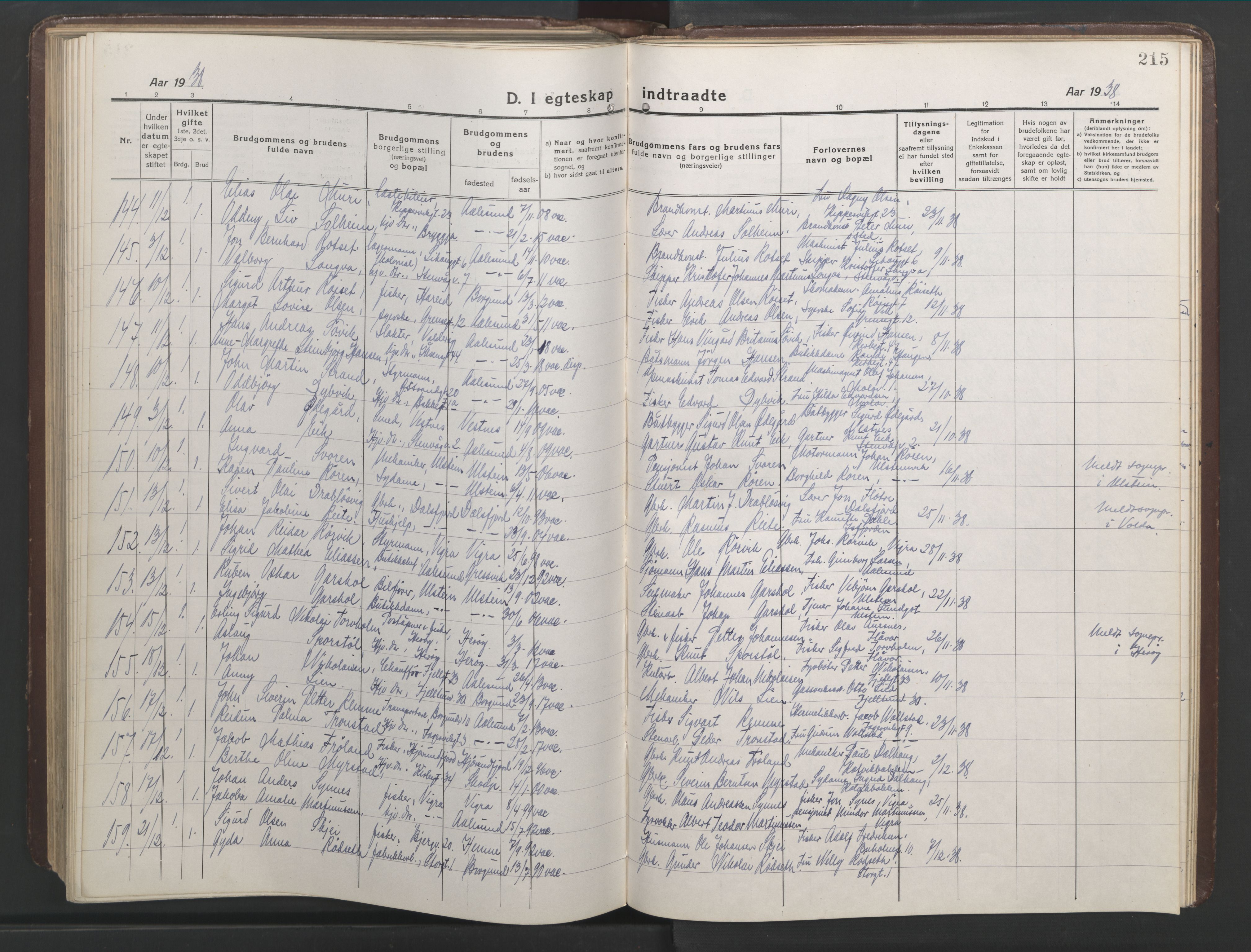 Ministerialprotokoller, klokkerbøker og fødselsregistre - Møre og Romsdal, AV/SAT-A-1454/529/L0473: Parish register (copy) no. 529C10, 1918-1941, p. 215