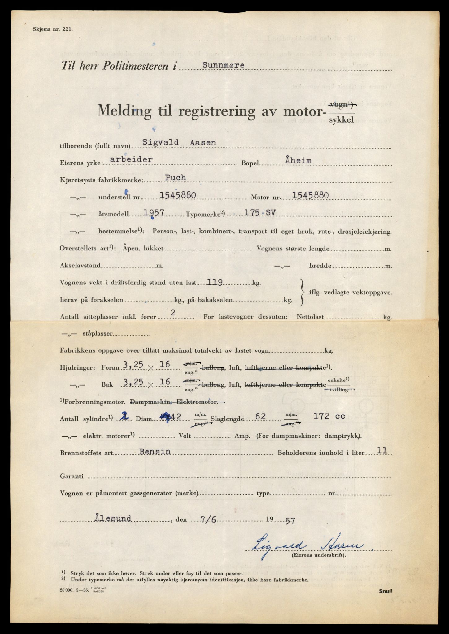 Møre og Romsdal vegkontor - Ålesund trafikkstasjon, AV/SAT-A-4099/F/Fe/L0040: Registreringskort for kjøretøy T 13531 - T 13709, 1927-1998, p. 1729