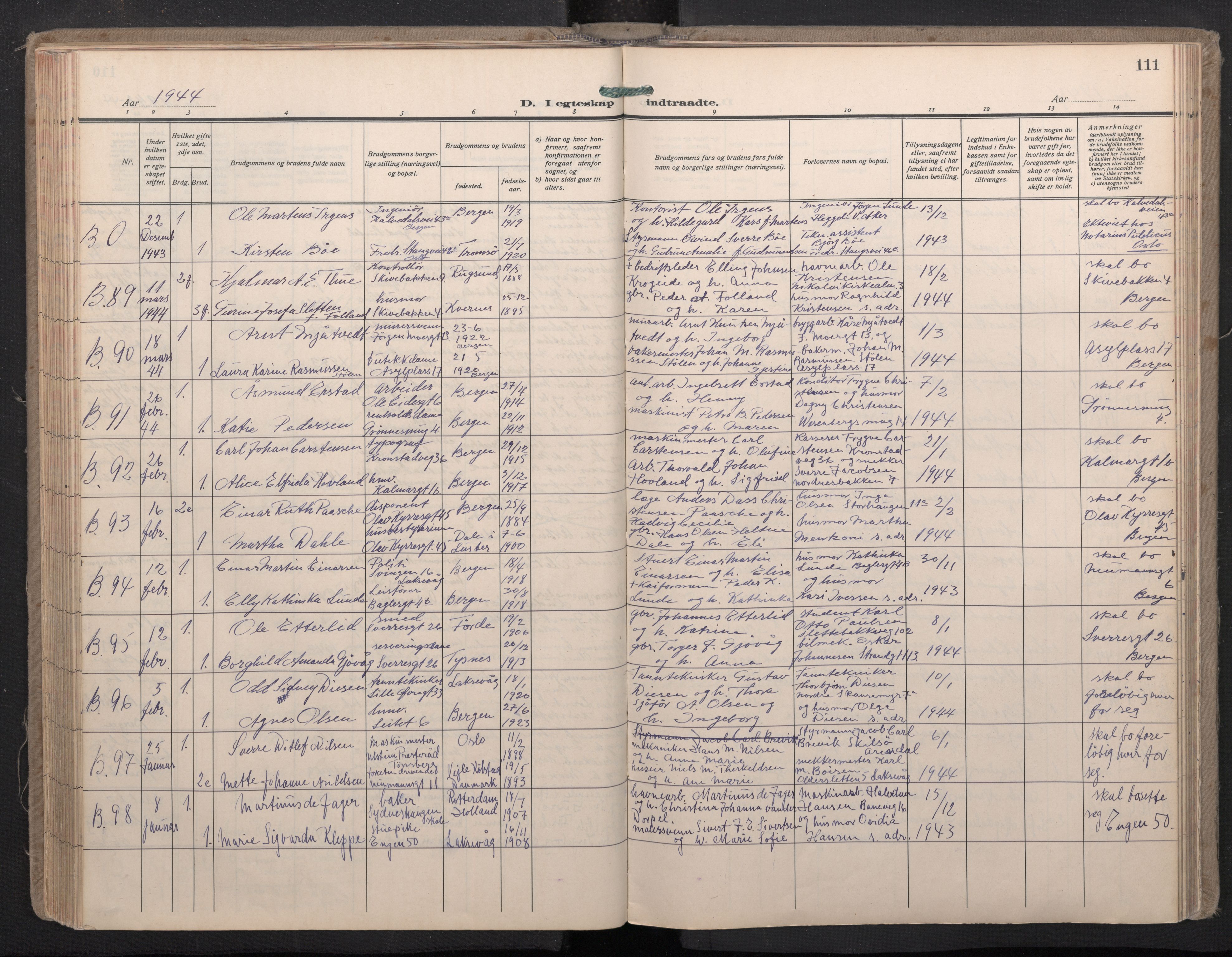 Domkirken sokneprestembete, SAB/A-74801/H/Haa: Parish register (official) no. D 7, 1937-1950, p. 110b-111a