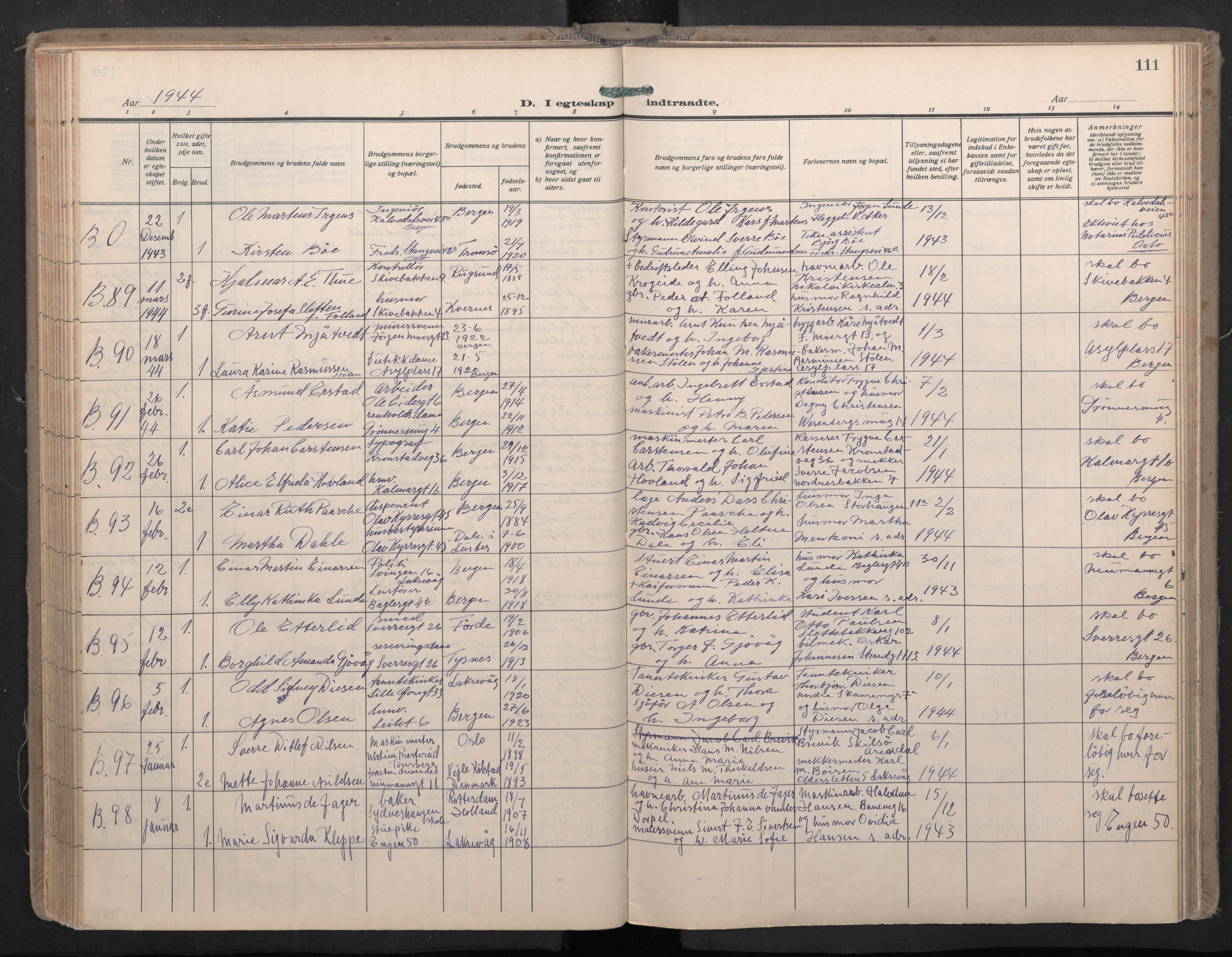 Domkirken sokneprestembete, AV/SAB-A-74801/H/Haa: Parish register (official) no. D 7, 1937-1950, p. 110b-111a