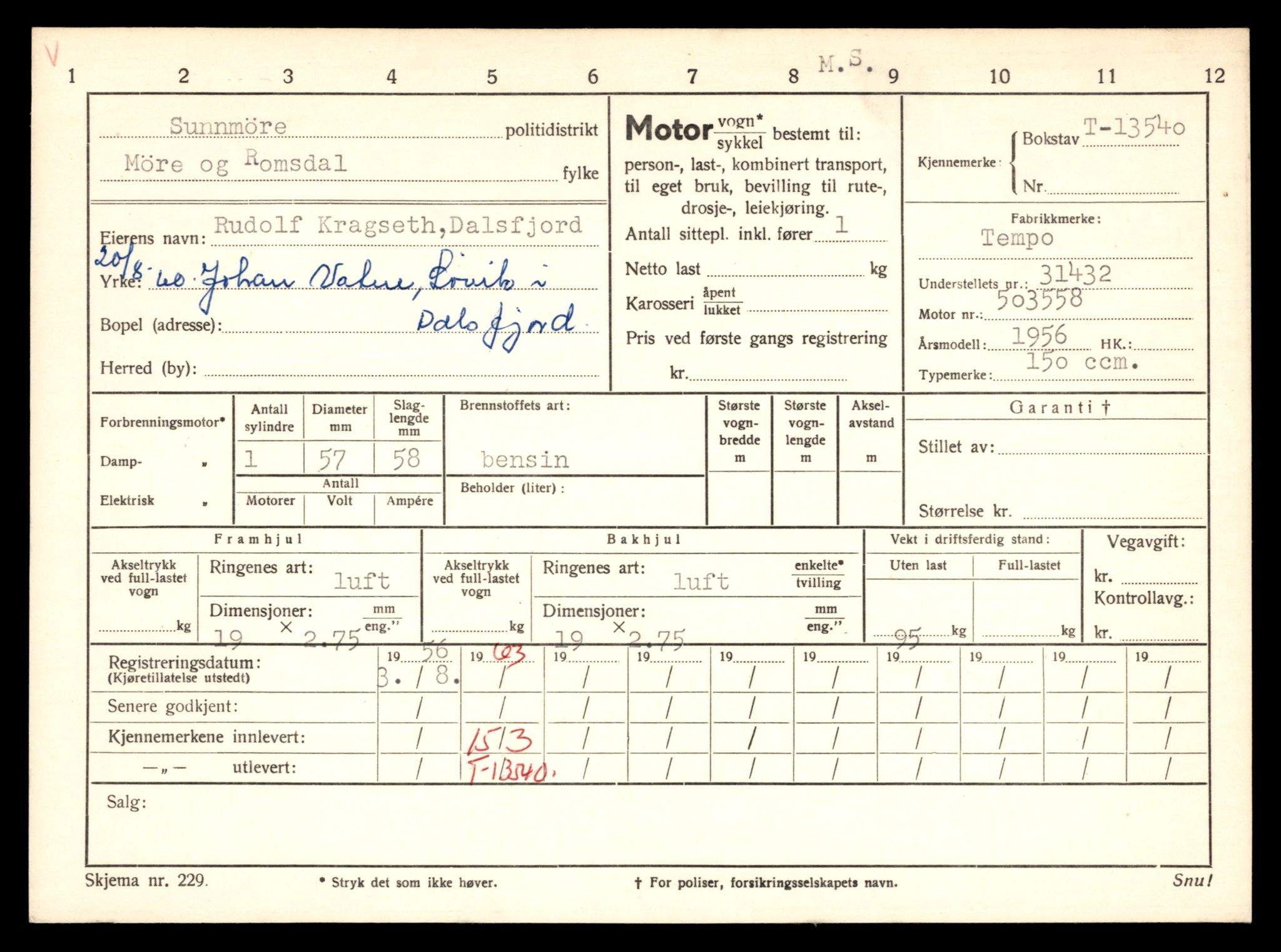 Møre og Romsdal vegkontor - Ålesund trafikkstasjon, AV/SAT-A-4099/F/Fe/L0040: Registreringskort for kjøretøy T 13531 - T 13709, 1927-1998, p. 208