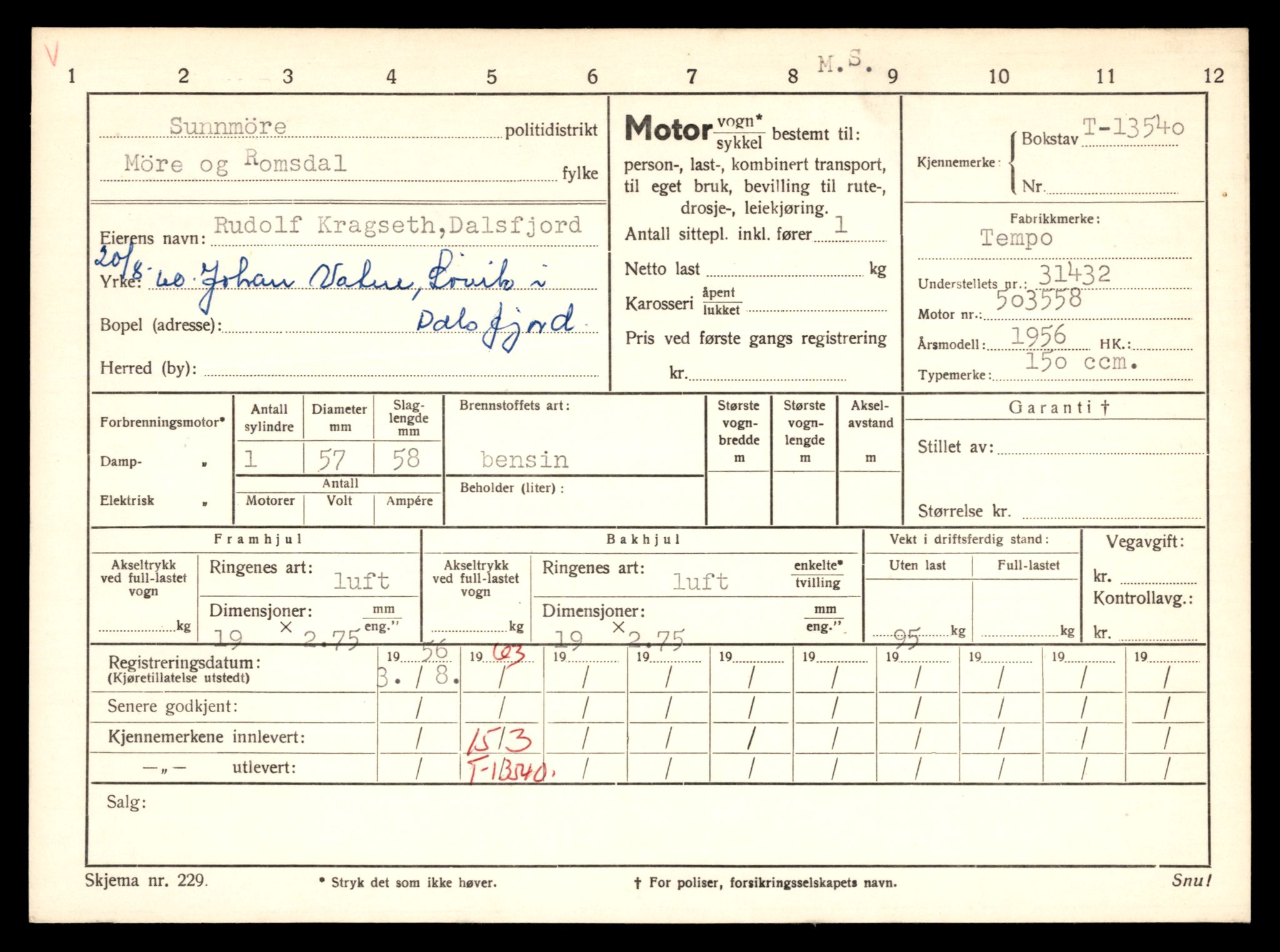 Møre og Romsdal vegkontor - Ålesund trafikkstasjon, AV/SAT-A-4099/F/Fe/L0040: Registreringskort for kjøretøy T 13531 - T 13709, 1927-1998, p. 208