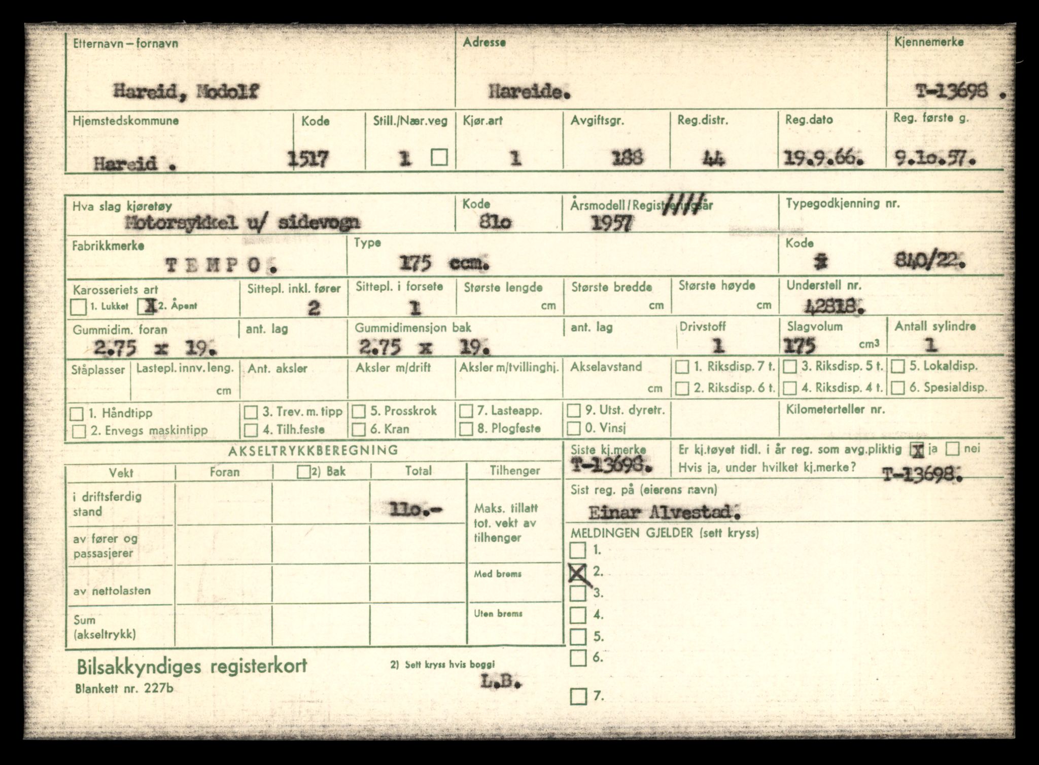 Møre og Romsdal vegkontor - Ålesund trafikkstasjon, AV/SAT-A-4099/F/Fe/L0040: Registreringskort for kjøretøy T 13531 - T 13709, 1927-1998, p. 2853