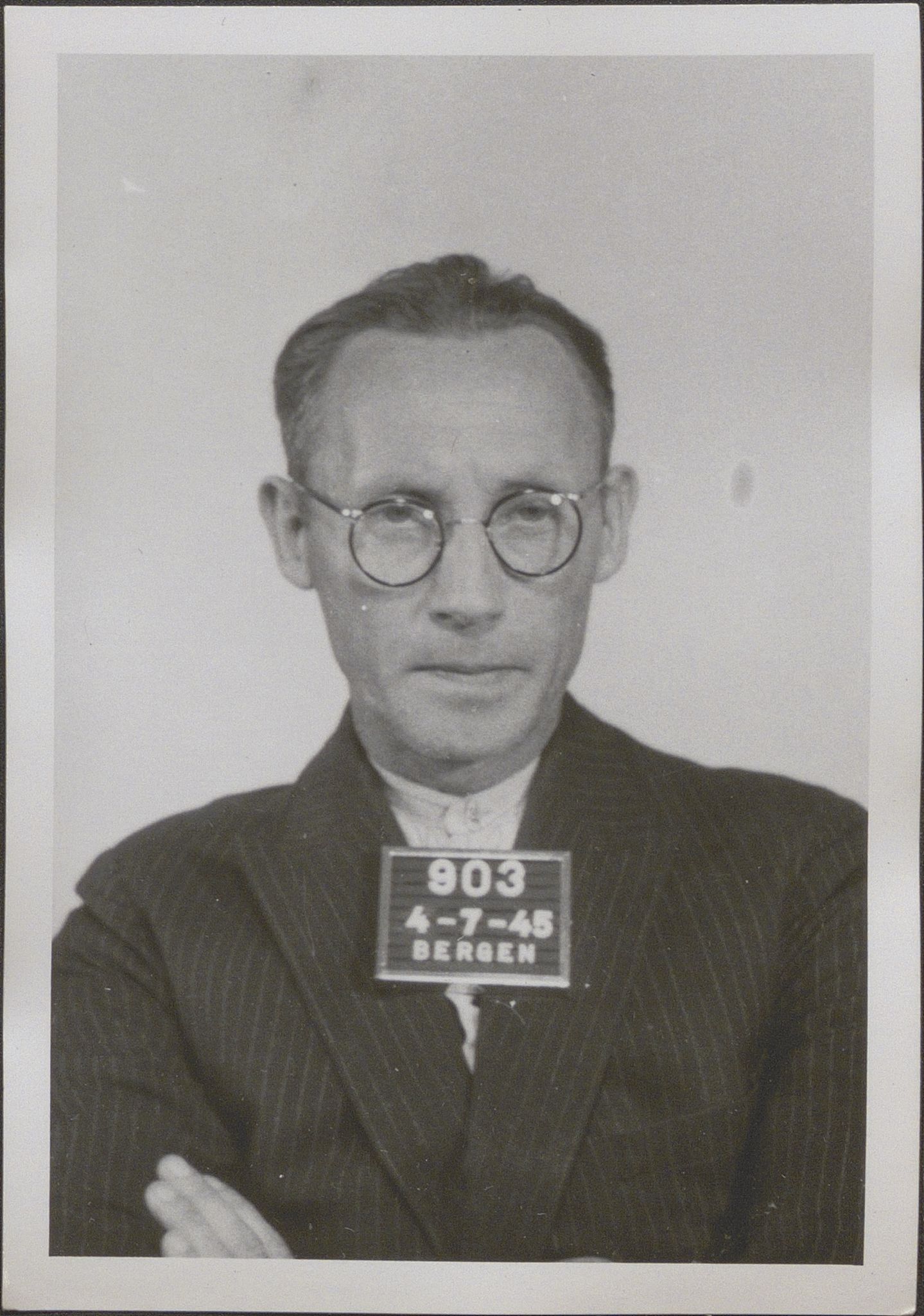 Bergen politikammer / politidistrikt, SAB/A-60401/Y/Yc/Ycd/L0004: Personfoto - landsvikere etc, 1945-1947, p. 854