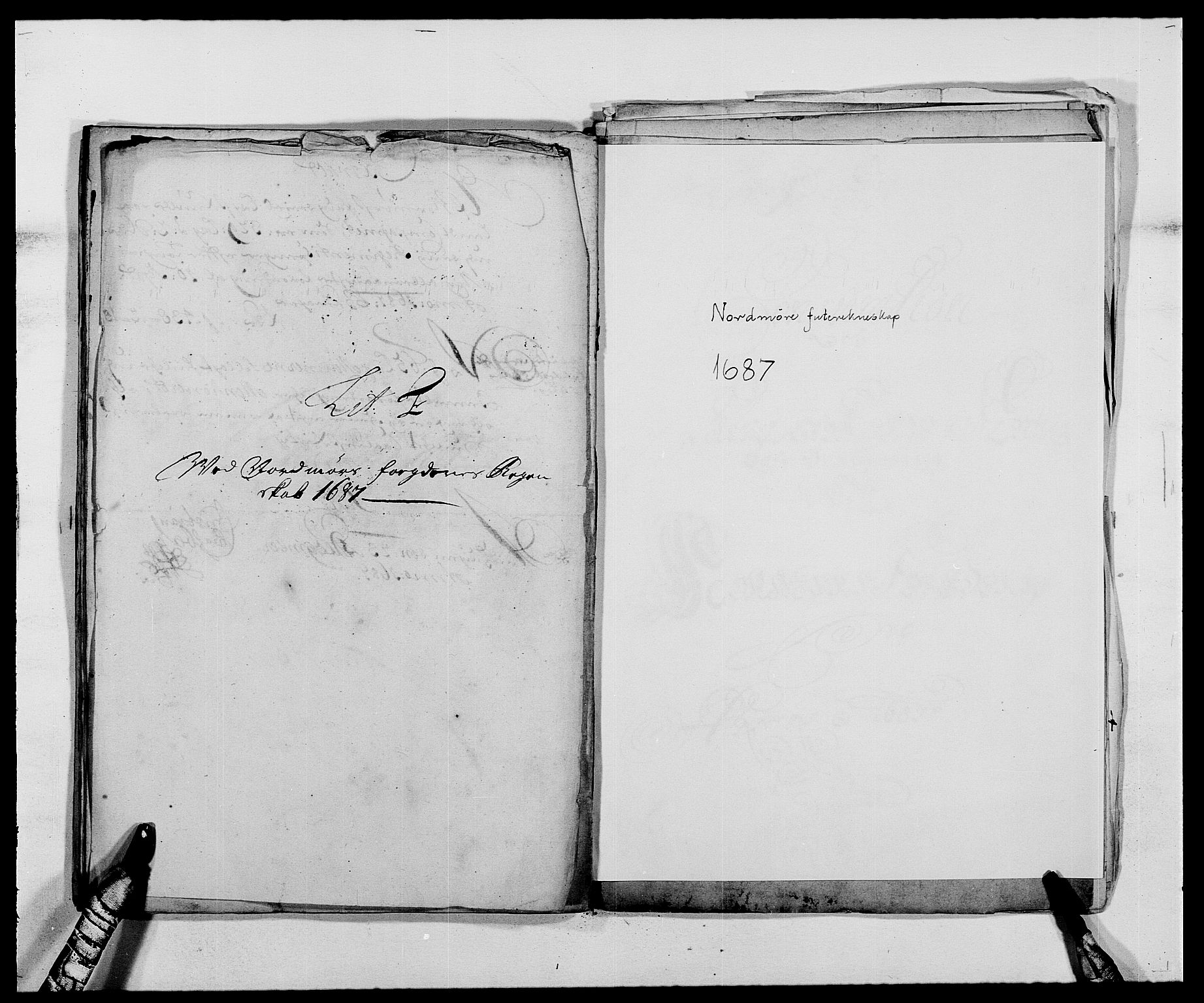 Rentekammeret inntil 1814, Reviderte regnskaper, Fogderegnskap, RA/EA-4092/R56/L3733: Fogderegnskap Nordmøre, 1687-1689, p. 44