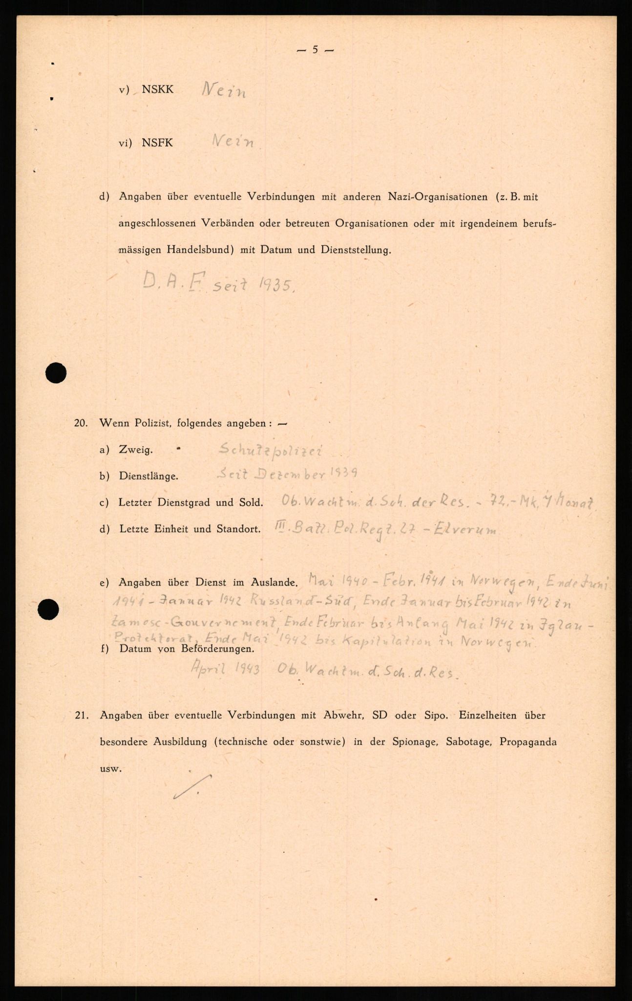 Forsvaret, Forsvarets overkommando II, AV/RA-RAFA-3915/D/Db/L0021: CI Questionaires. Tyske okkupasjonsstyrker i Norge. Tyskere., 1945-1946, p. 412