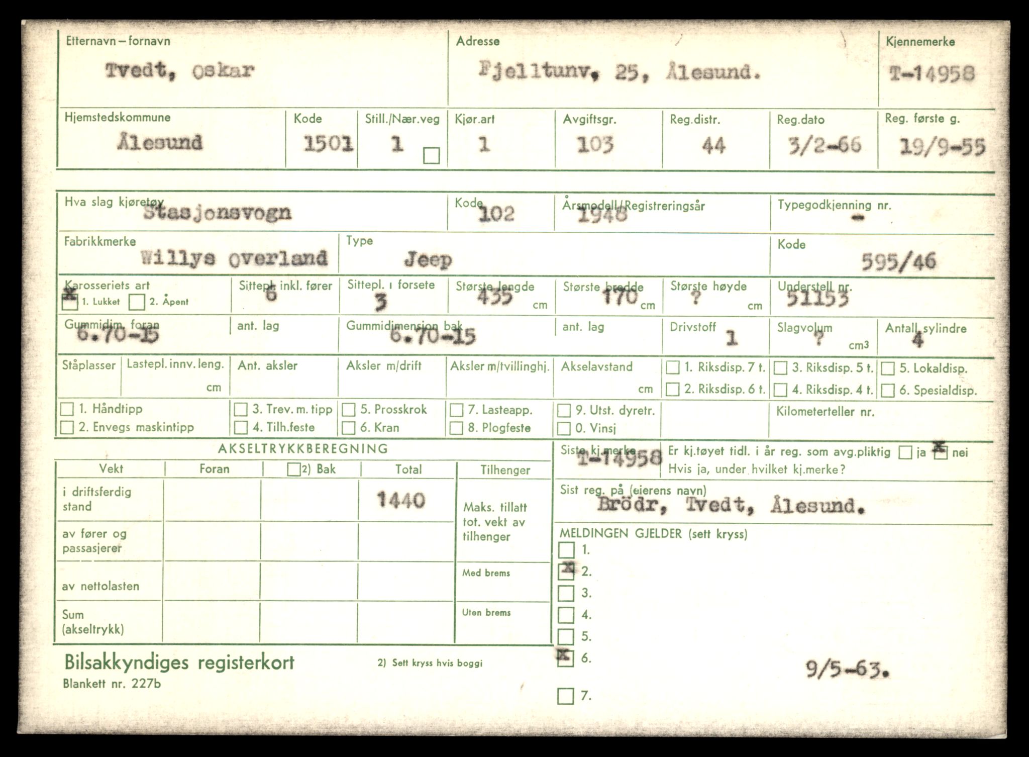 Møre og Romsdal vegkontor - Ålesund trafikkstasjon, AV/SAT-A-4099/F/Fe/L0049: Registreringskort for kjøretøy T 14864 - T 18613, 1927-1998, p. 2225