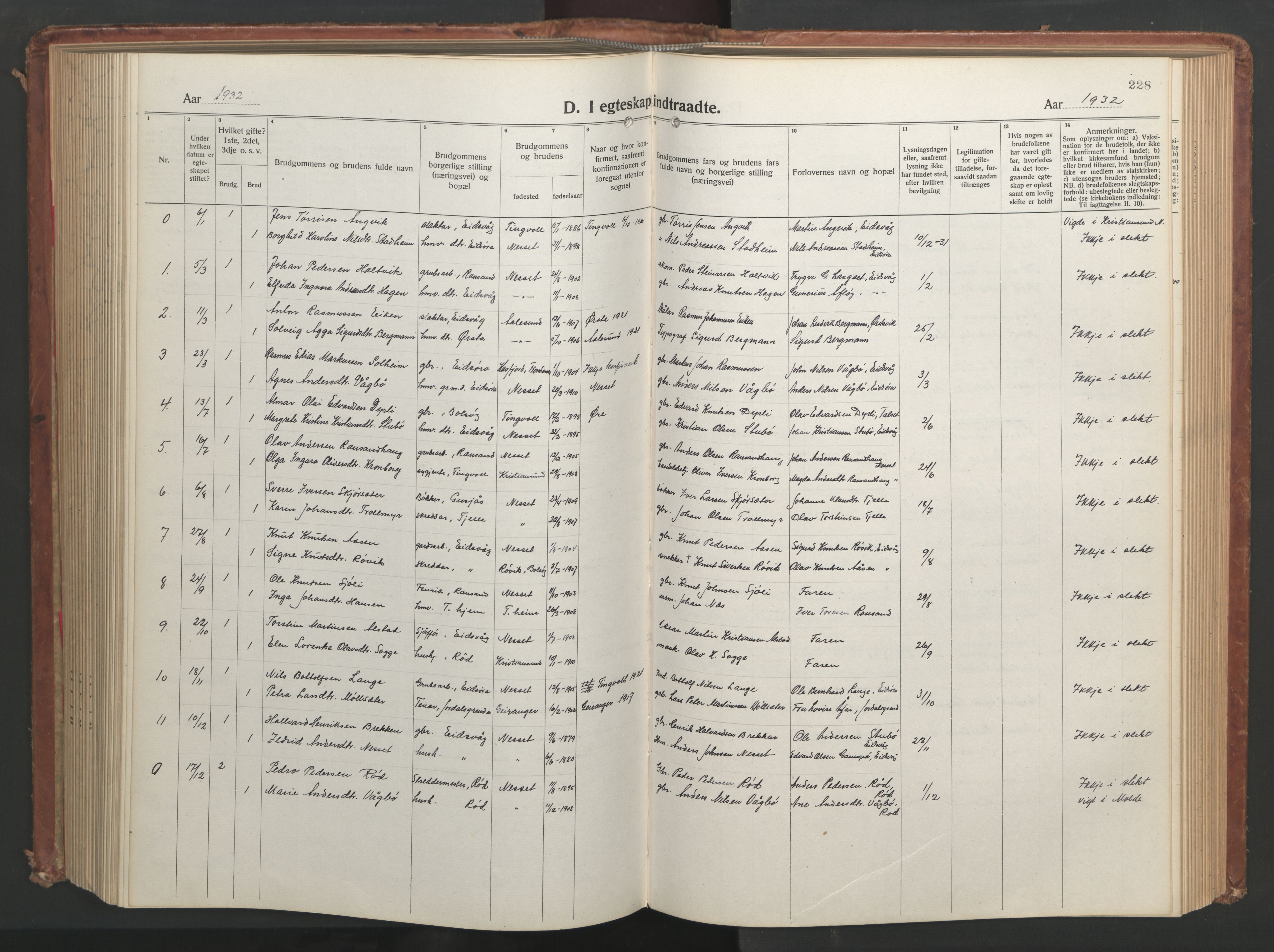 Ministerialprotokoller, klokkerbøker og fødselsregistre - Møre og Romsdal, SAT/A-1454/551/L0633: Parish register (copy) no. 551C05, 1921-1961, p. 228