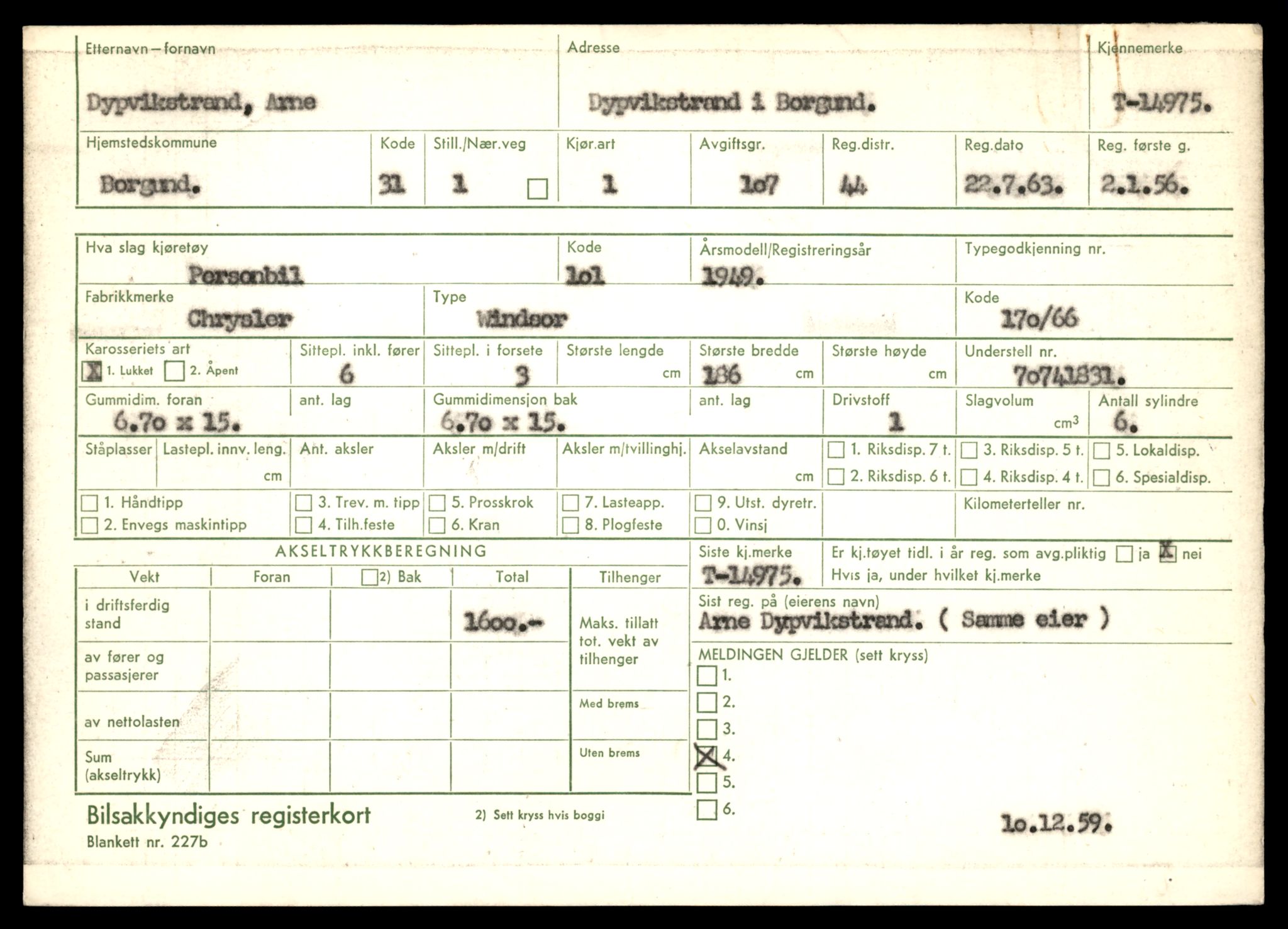 Møre og Romsdal vegkontor - Ålesund trafikkstasjon, AV/SAT-A-4099/F/Fe/L0049: Registreringskort for kjøretøy T 14864 - T 18613, 1927-1998, p. 2653