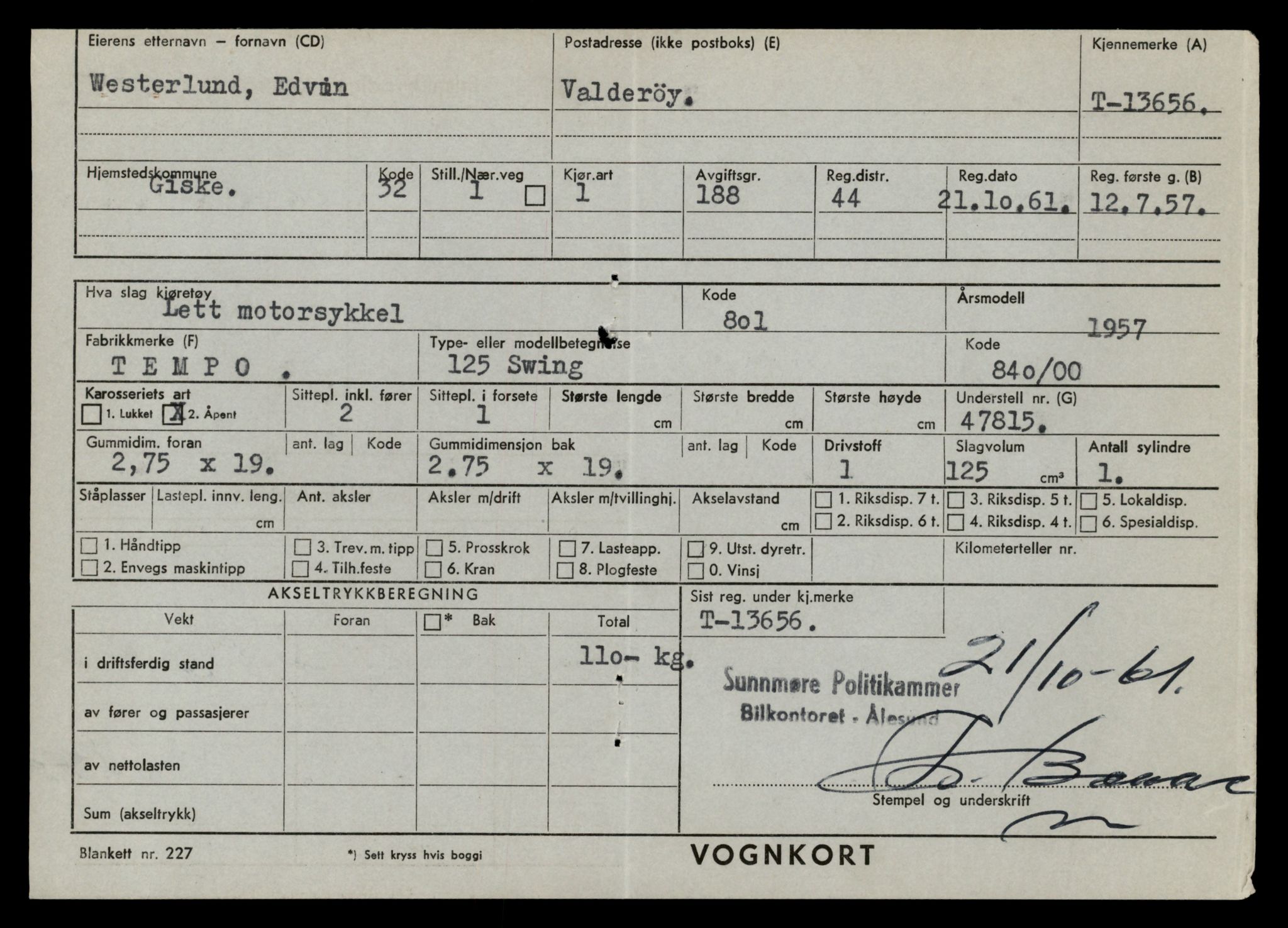 Møre og Romsdal vegkontor - Ålesund trafikkstasjon, AV/SAT-A-4099/F/Fe/L0040: Registreringskort for kjøretøy T 13531 - T 13709, 1927-1998, p. 2168