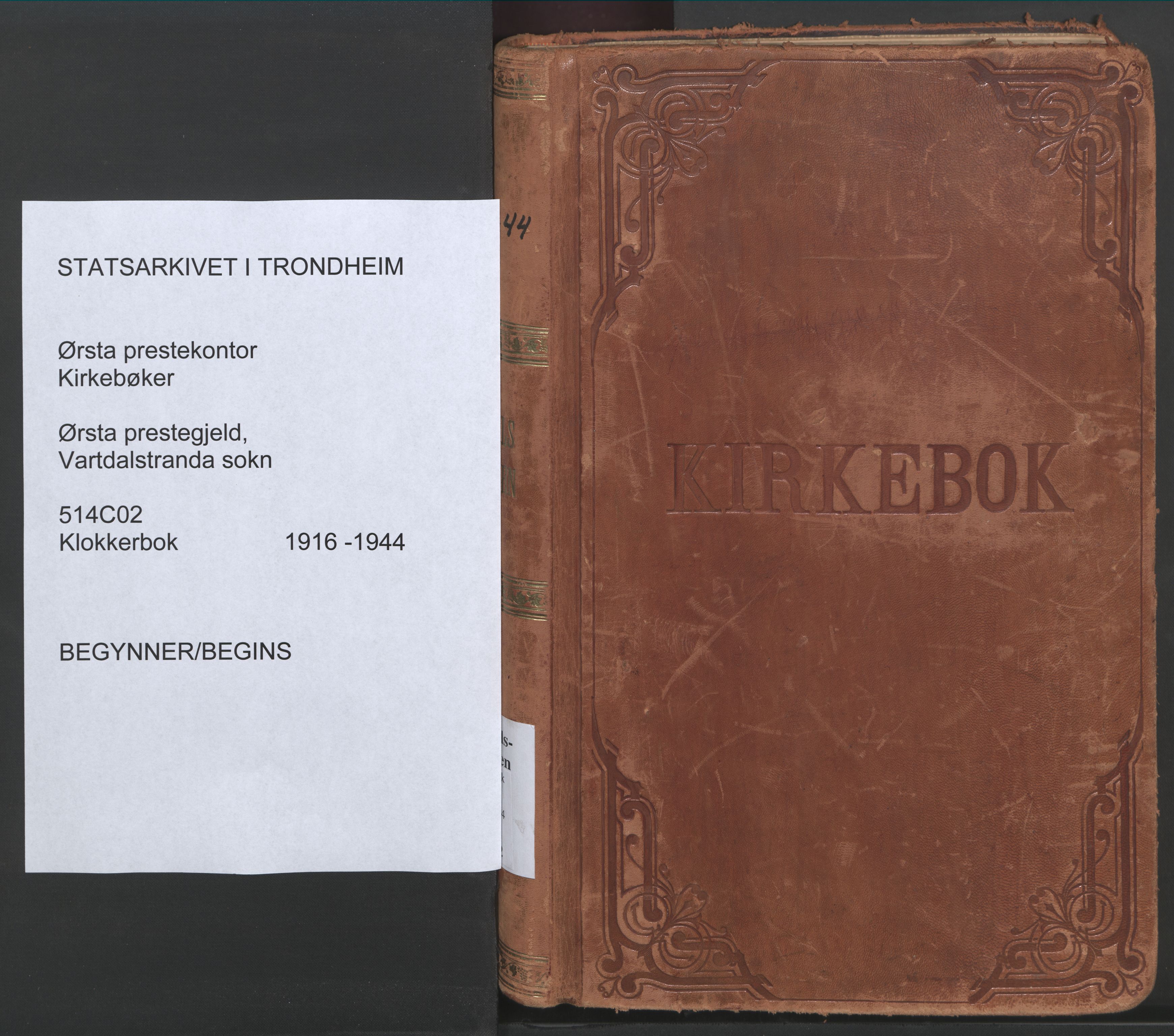Ministerialprotokoller, klokkerbøker og fødselsregistre - Møre og Romsdal, SAT/A-1454/514/L0202: Parish register (copy) no. 514C02, 1916-1944