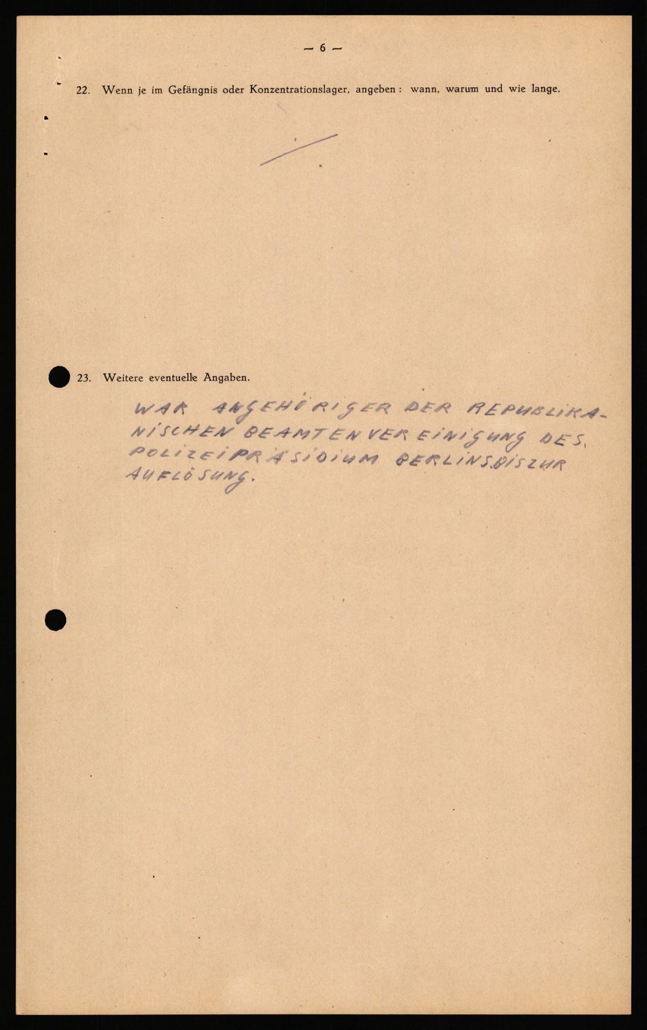 Forsvaret, Forsvarets overkommando II, AV/RA-RAFA-3915/D/Db/L0033: CI Questionaires. Tyske okkupasjonsstyrker i Norge. Tyskere., 1945-1946, p. 43