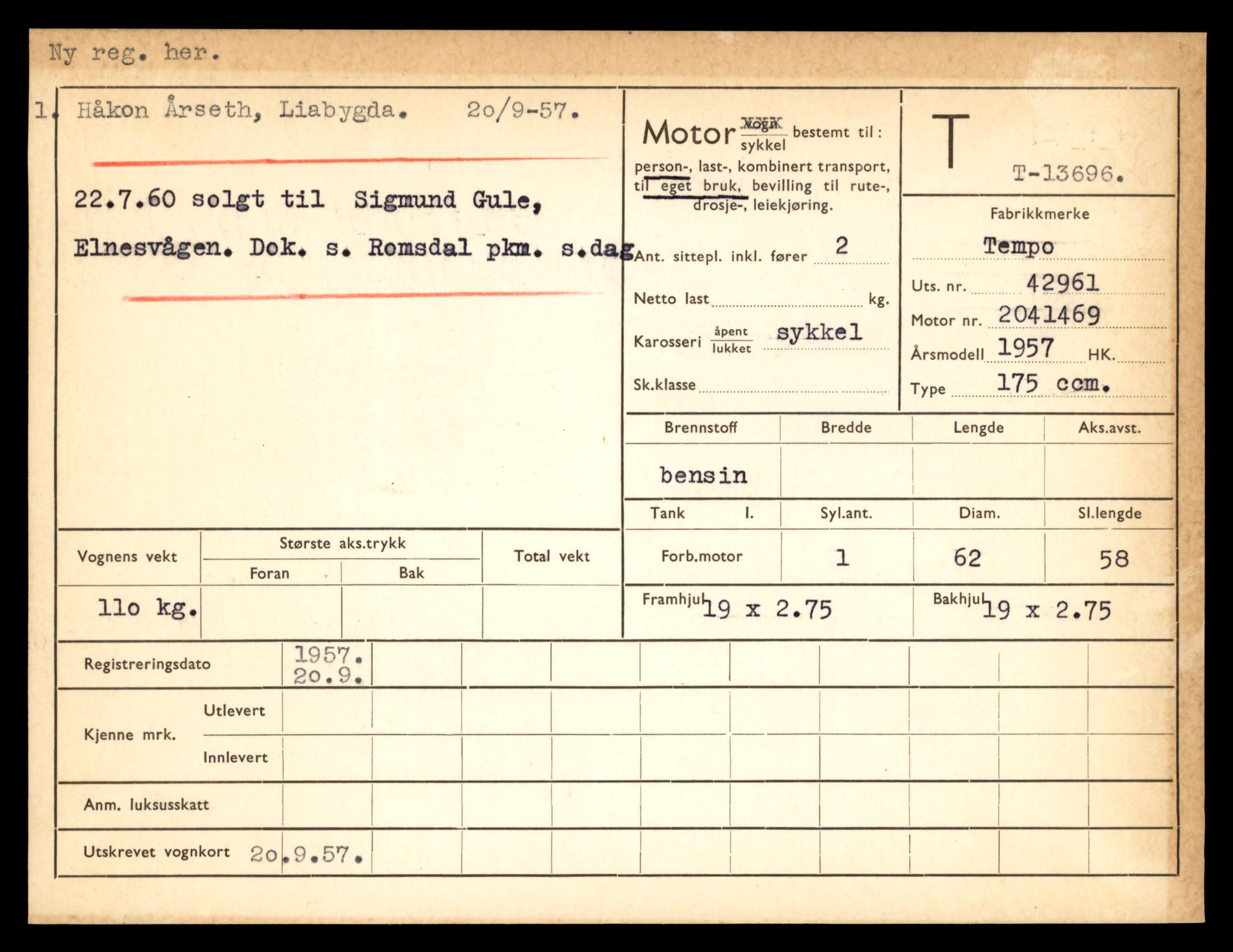 Møre og Romsdal vegkontor - Ålesund trafikkstasjon, AV/SAT-A-4099/F/Fe/L0040: Registreringskort for kjøretøy T 13531 - T 13709, 1927-1998, p. 2821