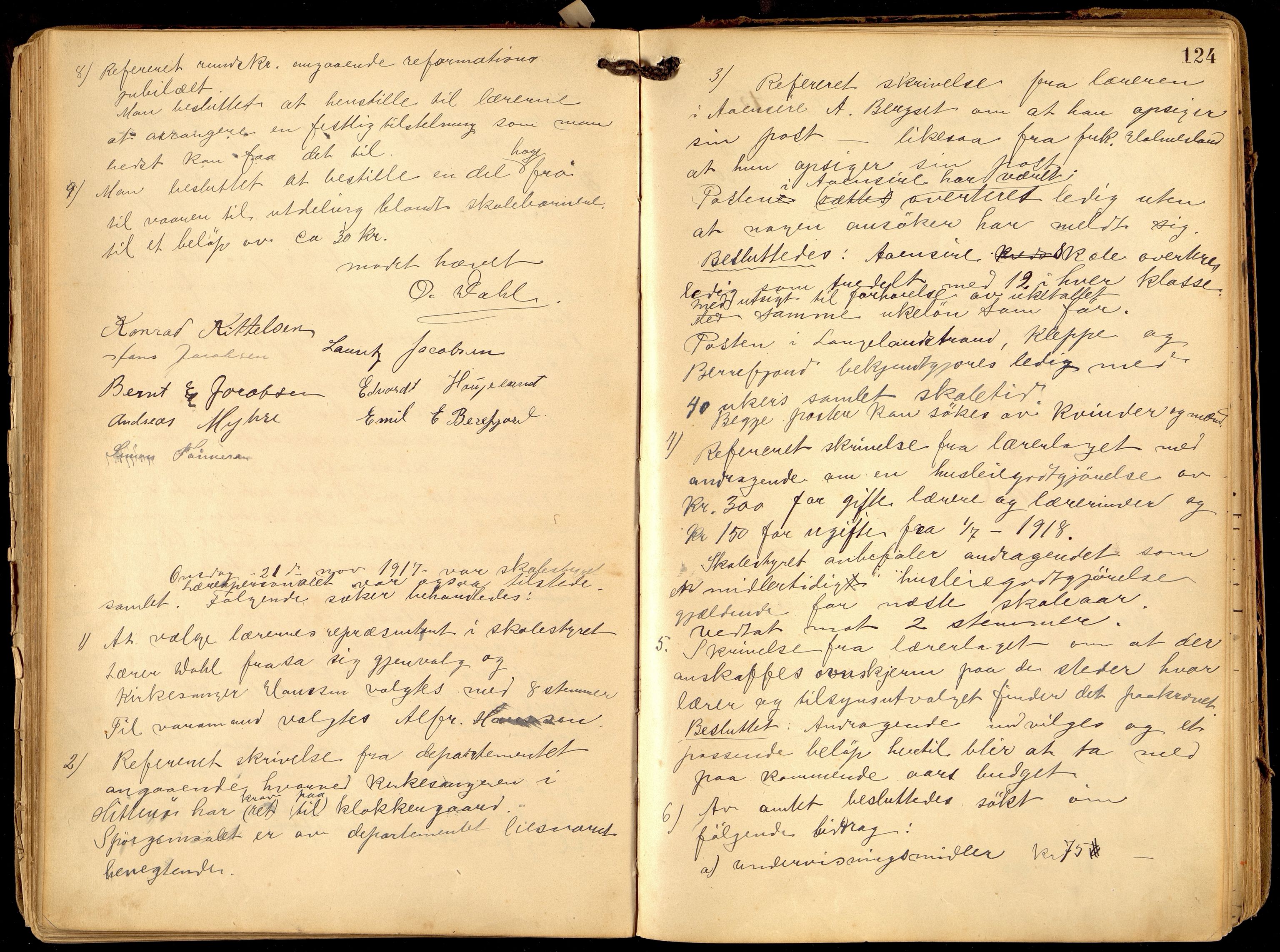 Hidra kommune - Skolestyret, ARKSOR/1004HI510/A/L0002: Møtebok, 1900-1932, p. 123b-124a
