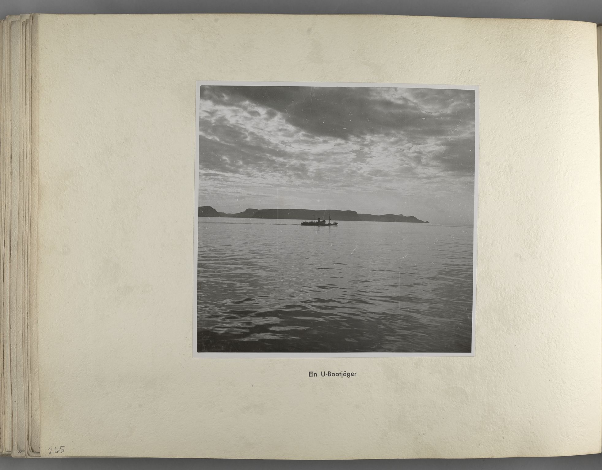 Tyske arkiver, Reichskommissariat, Bildarchiv, AV/RA-RAFA-3309/U/L0071: Fotoalbum: Mit dem Reichskommissar nach Nordnorwegen und Finnland 10. bis 27. Juli 1942, 1942, p. 104