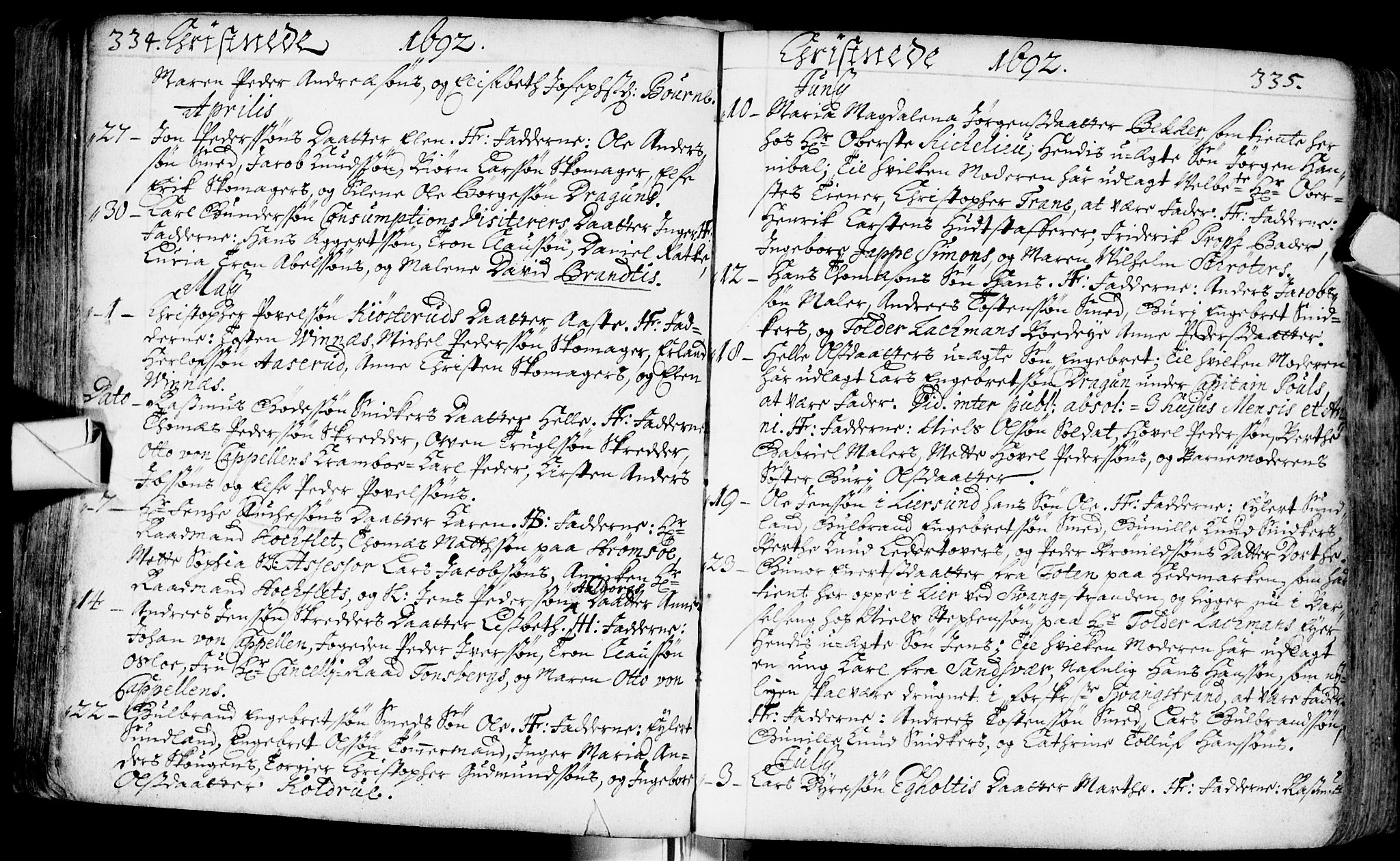 Bragernes kirkebøker, AV/SAKO-A-6/F/Fa/L0002: Parish register (official) no. I 2, 1680-1705, p. 334-335