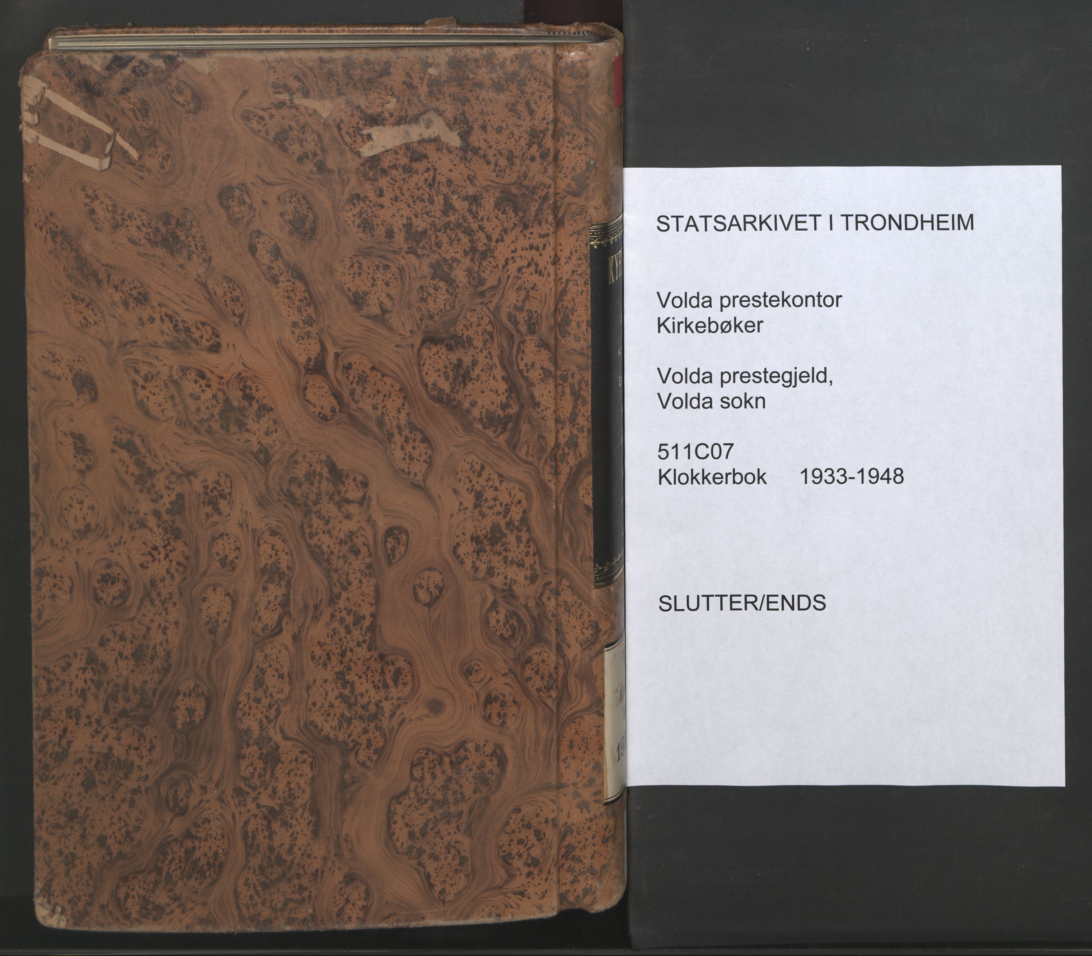 Ministerialprotokoller, klokkerbøker og fødselsregistre - Møre og Romsdal, AV/SAT-A-1454/511/L0161: Parish register (copy) no. 511C07, 1933-1948