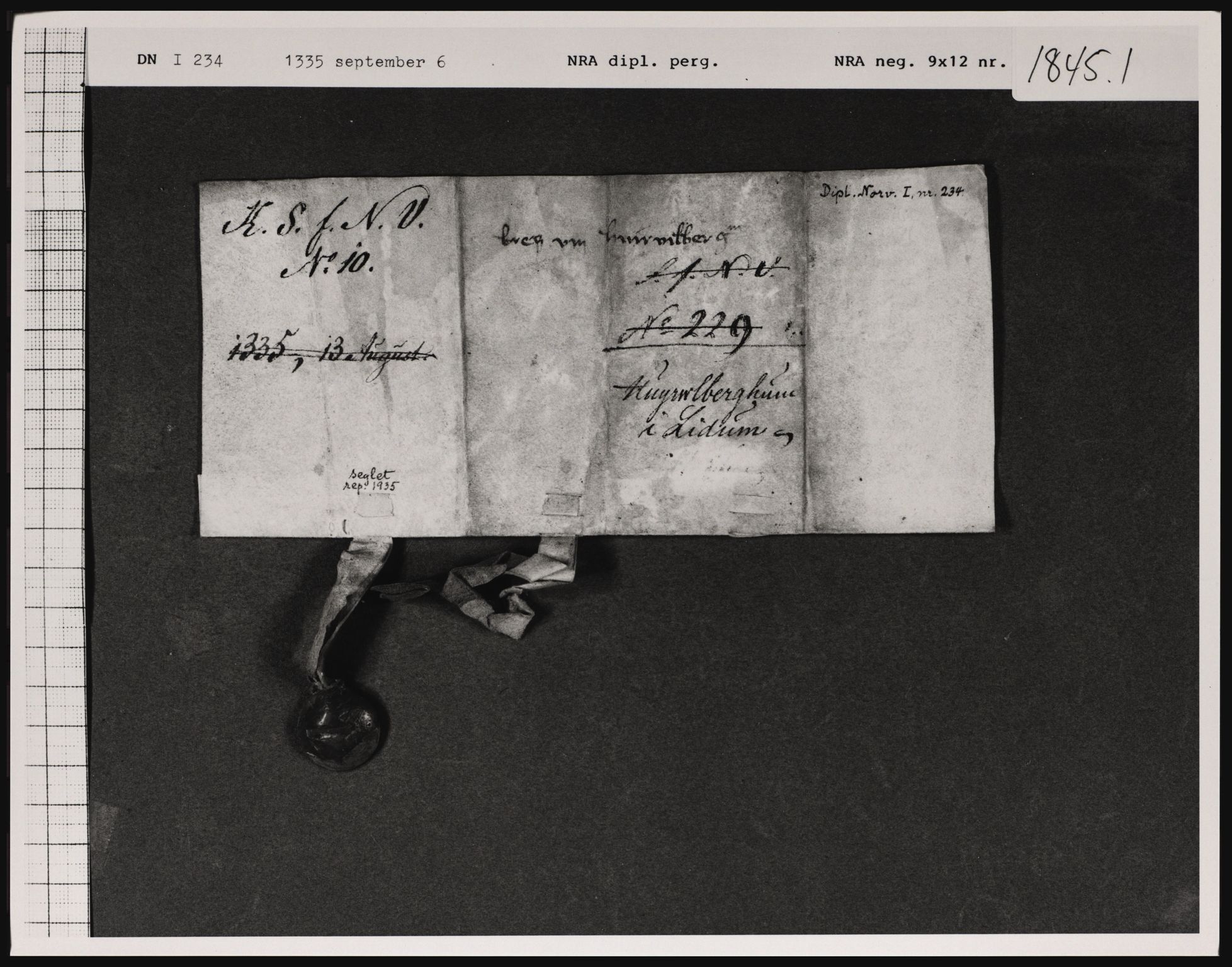 Riksarkivets diplomsamling, AV/RA-EA-5965/F01/F01a/L0035: Dokumenter, 1335, p. 4