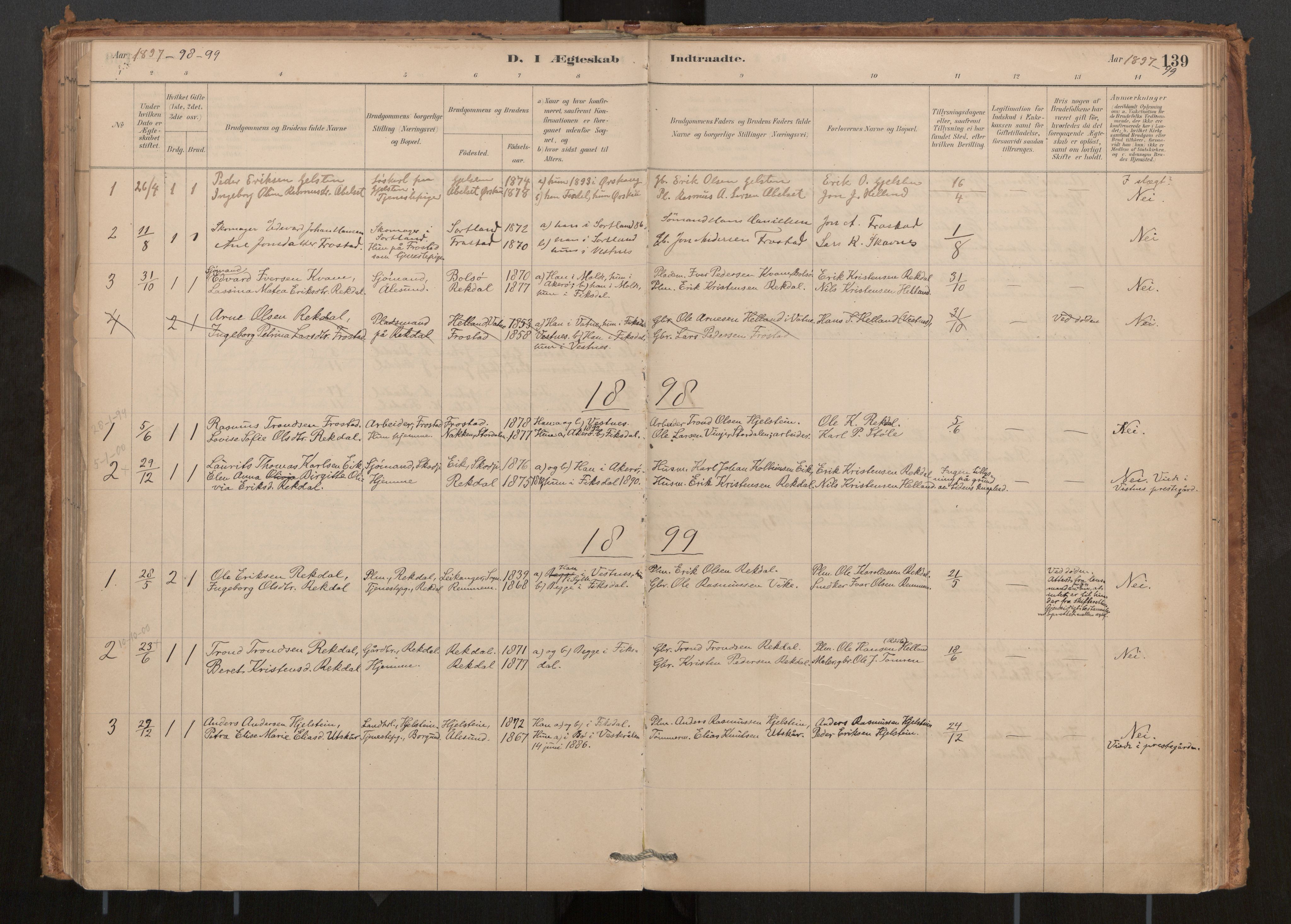 Ministerialprotokoller, klokkerbøker og fødselsregistre - Møre og Romsdal, AV/SAT-A-1454/540/L0540a: Parish register (official) no. 540A02, 1884-1908, p. 139
