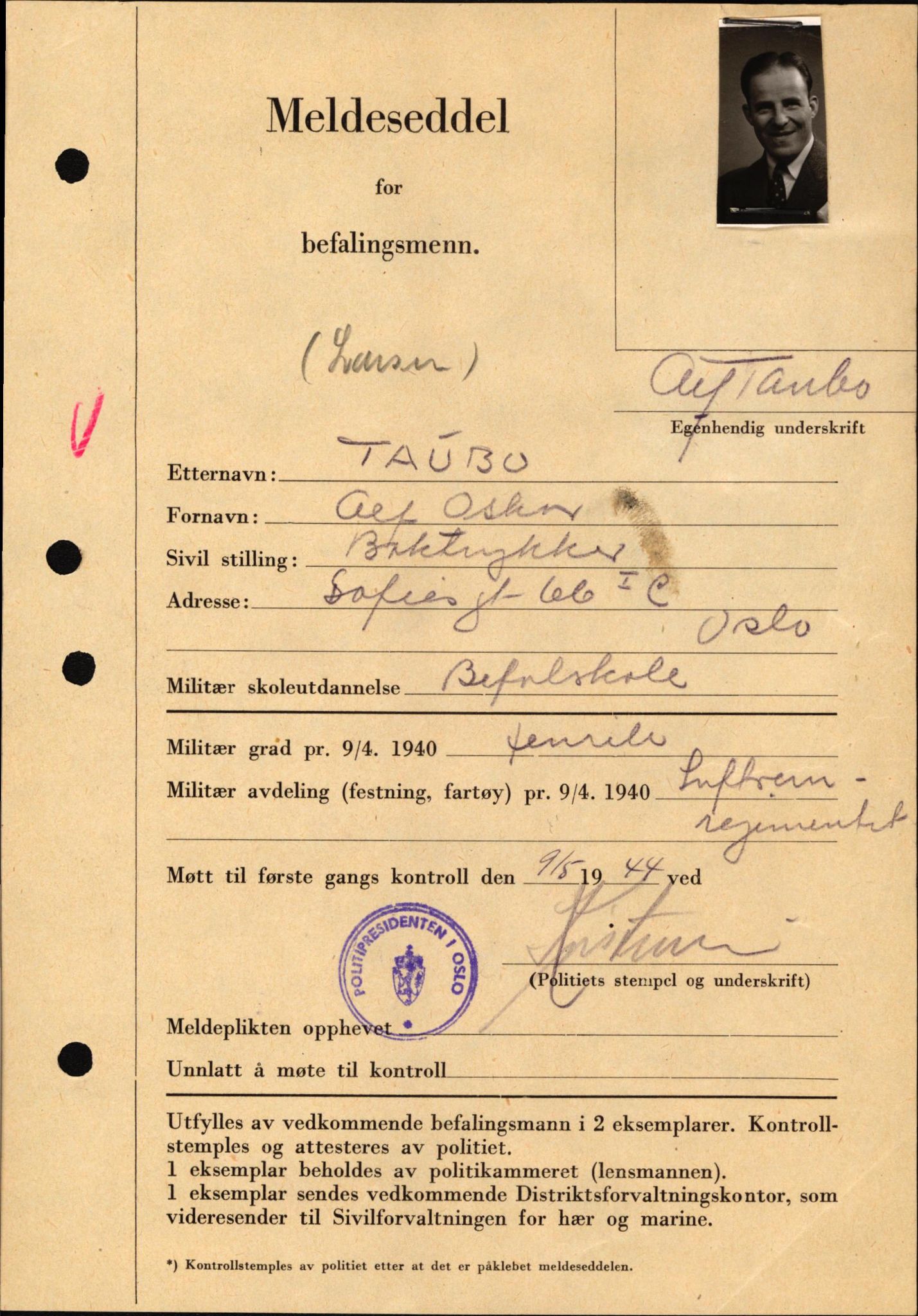 Forsvaret, Forsvarets krigshistoriske avdeling, AV/RA-RAFA-2017/Y/Yf/L0209: II-C-11-2121  -  Okkupasjonstiden.  Meldesedler for befal med foto og oppl. om militær grad 9. apr. 1940., 1944-1945, p. 1051