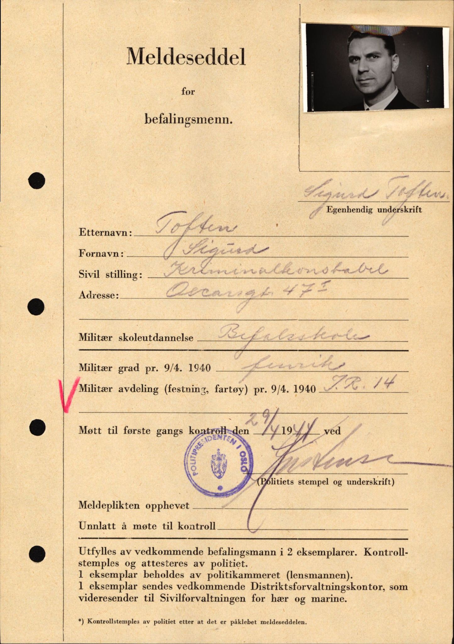 Forsvaret, Forsvarets krigshistoriske avdeling, AV/RA-RAFA-2017/Y/Yf/L0209: II-C-11-2121  -  Okkupasjonstiden.  Meldesedler for befal med foto og oppl. om militær grad 9. apr. 1940., 1944-1945, p. 1075