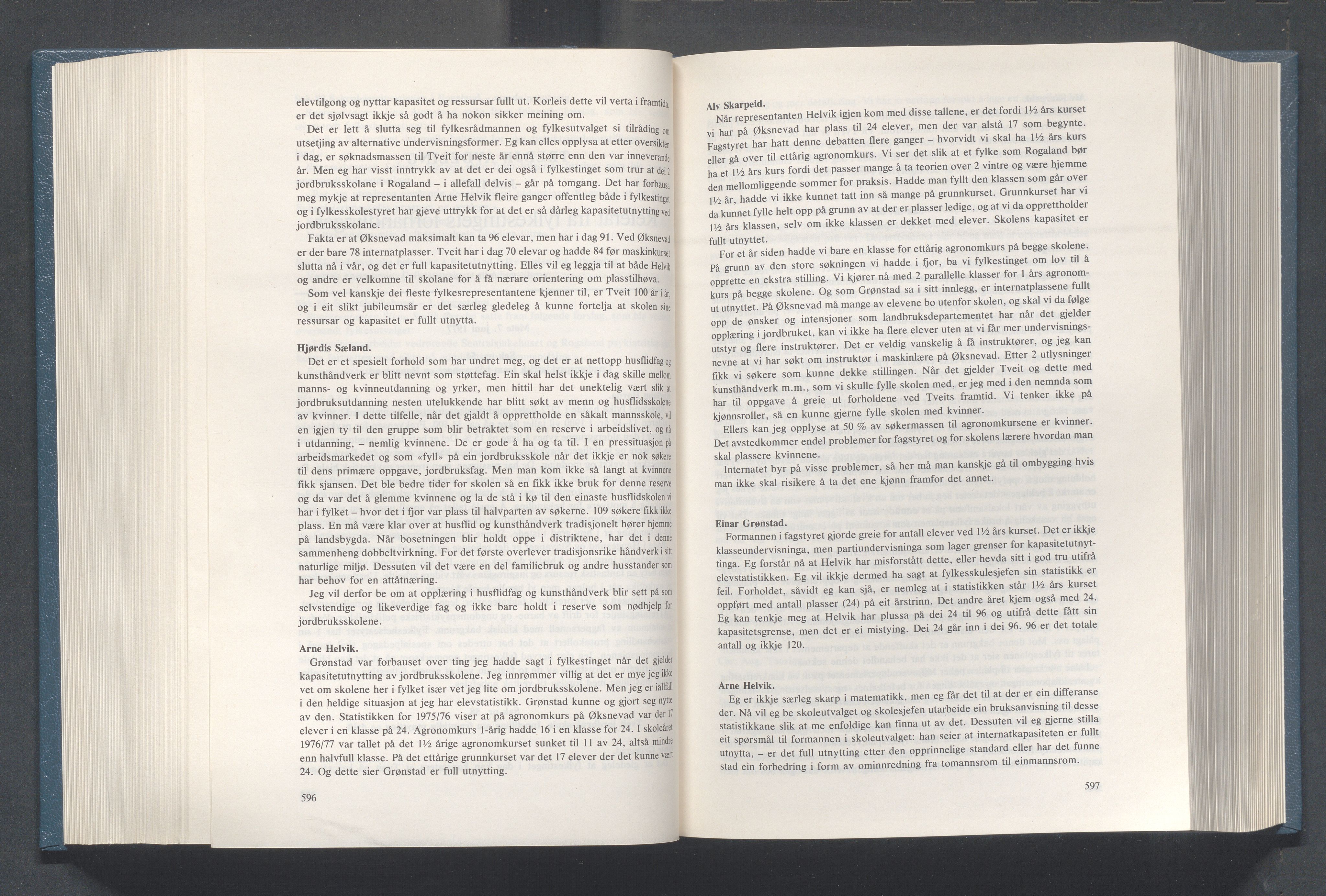 Rogaland fylkeskommune - Fylkesrådmannen , IKAR/A-900/A/Aa/Aaa/L0097: Møtebok , 1977, p. 596-597