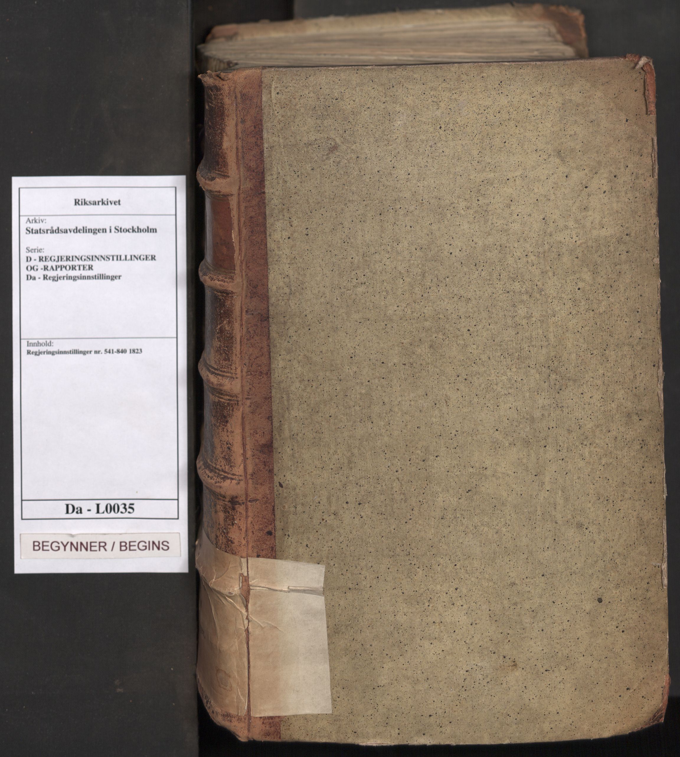 Statsrådsavdelingen i Stockholm, AV/RA-S-1003/D/Da/L0035: Regjeringsinnstillinger nr. 541-840, 1823, p. 1
