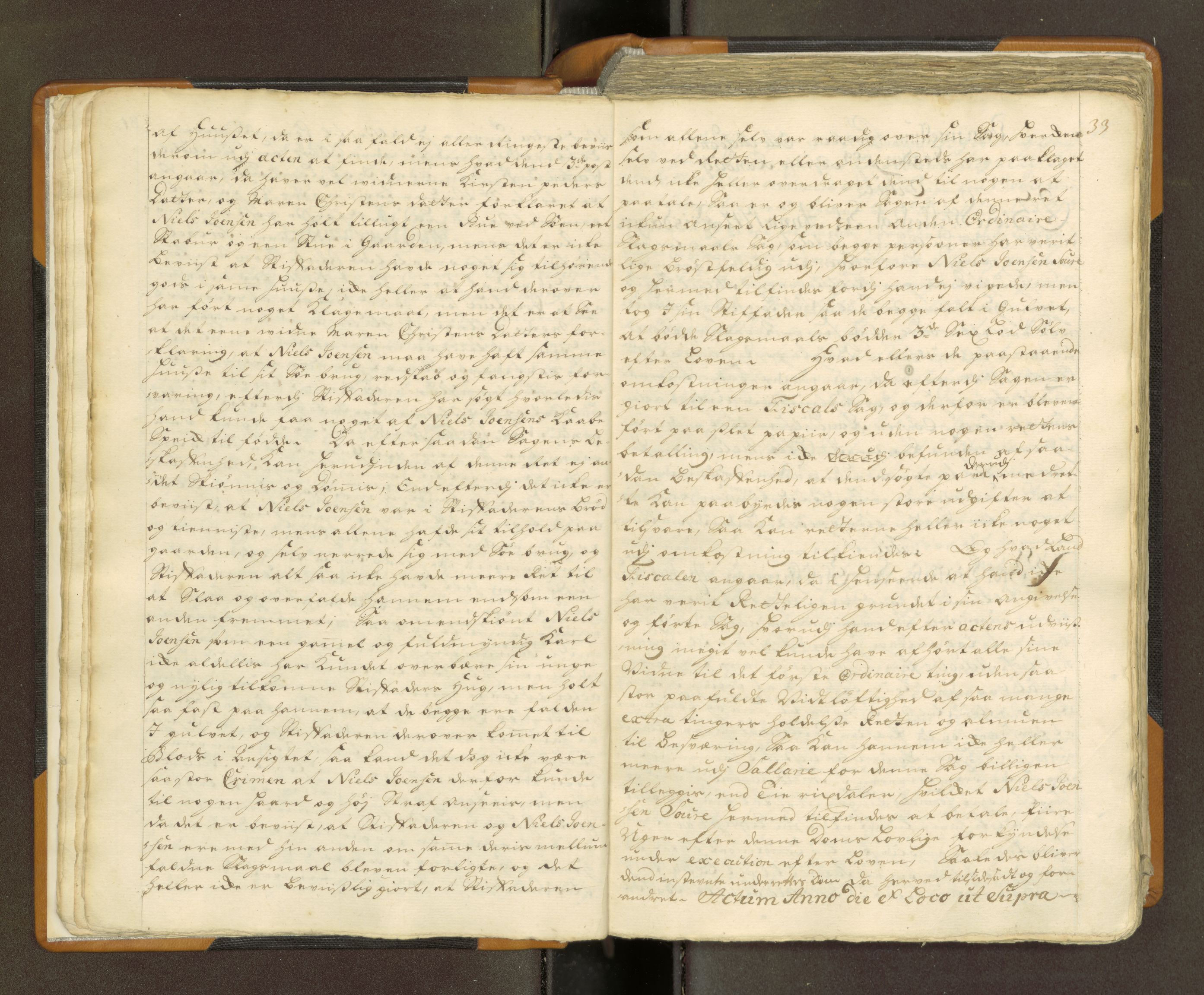 Nordland og Finnmarks lagstol, AV/SAT-A-5608/X/L0010: Domkopibok/justisprotokoll, 1742-1743, p. 32-33