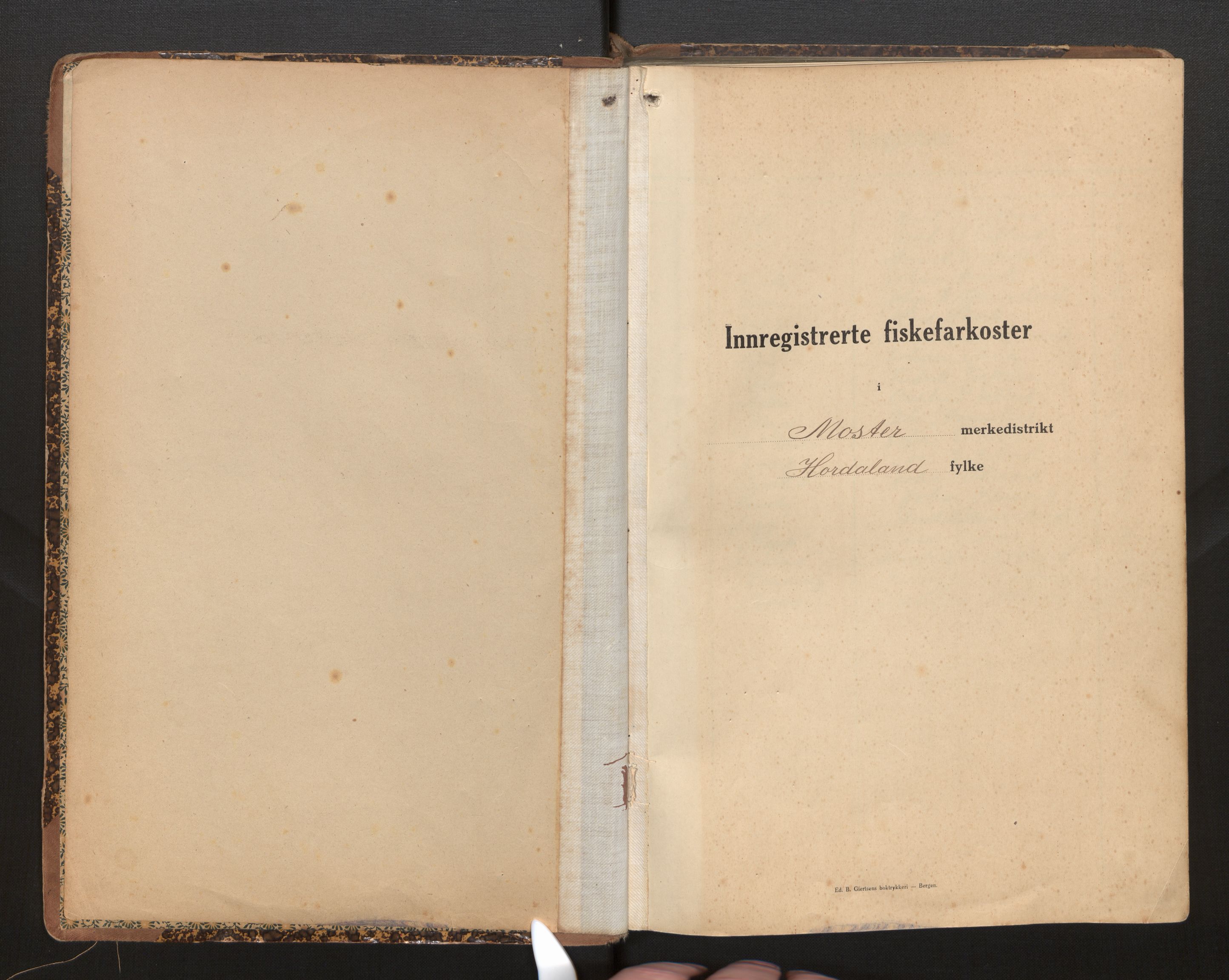 Fiskeridirektoratet - 1 Adm. ledelse - 13 Båtkontoret, AV/SAB-A-2003/I/Ia/Iah/L0095: 135.0834/1 Merkeprotokoll - Moster, 1920-1937