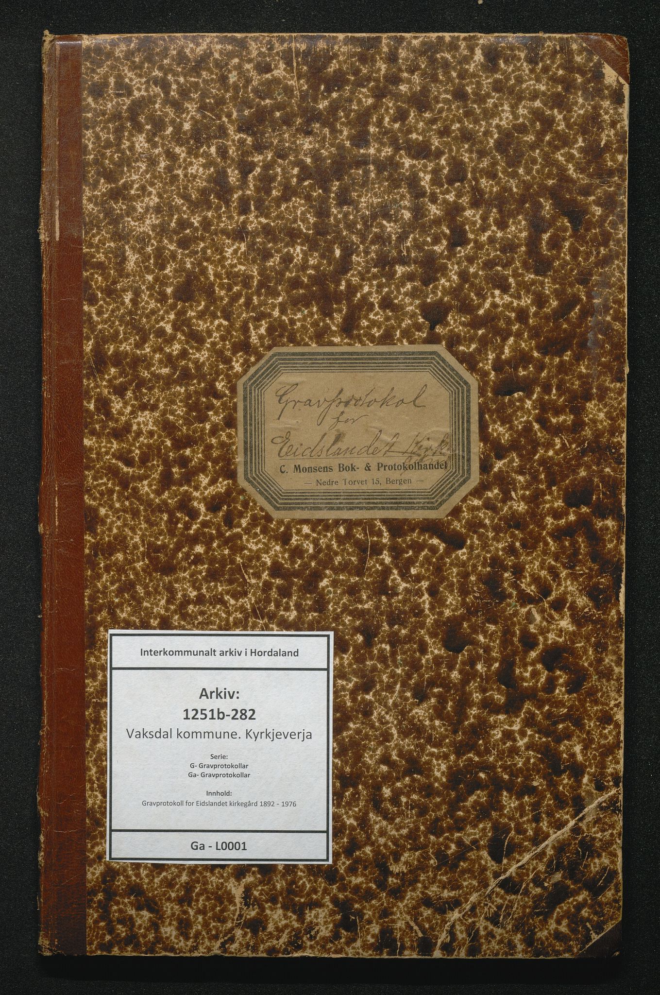 Vaksdal kommune. Kyrkjeverja, IKAH/1251b-282/G/Ga/L0001: Gravprotokoll for Eidslandet kirkegård, 1892-1976