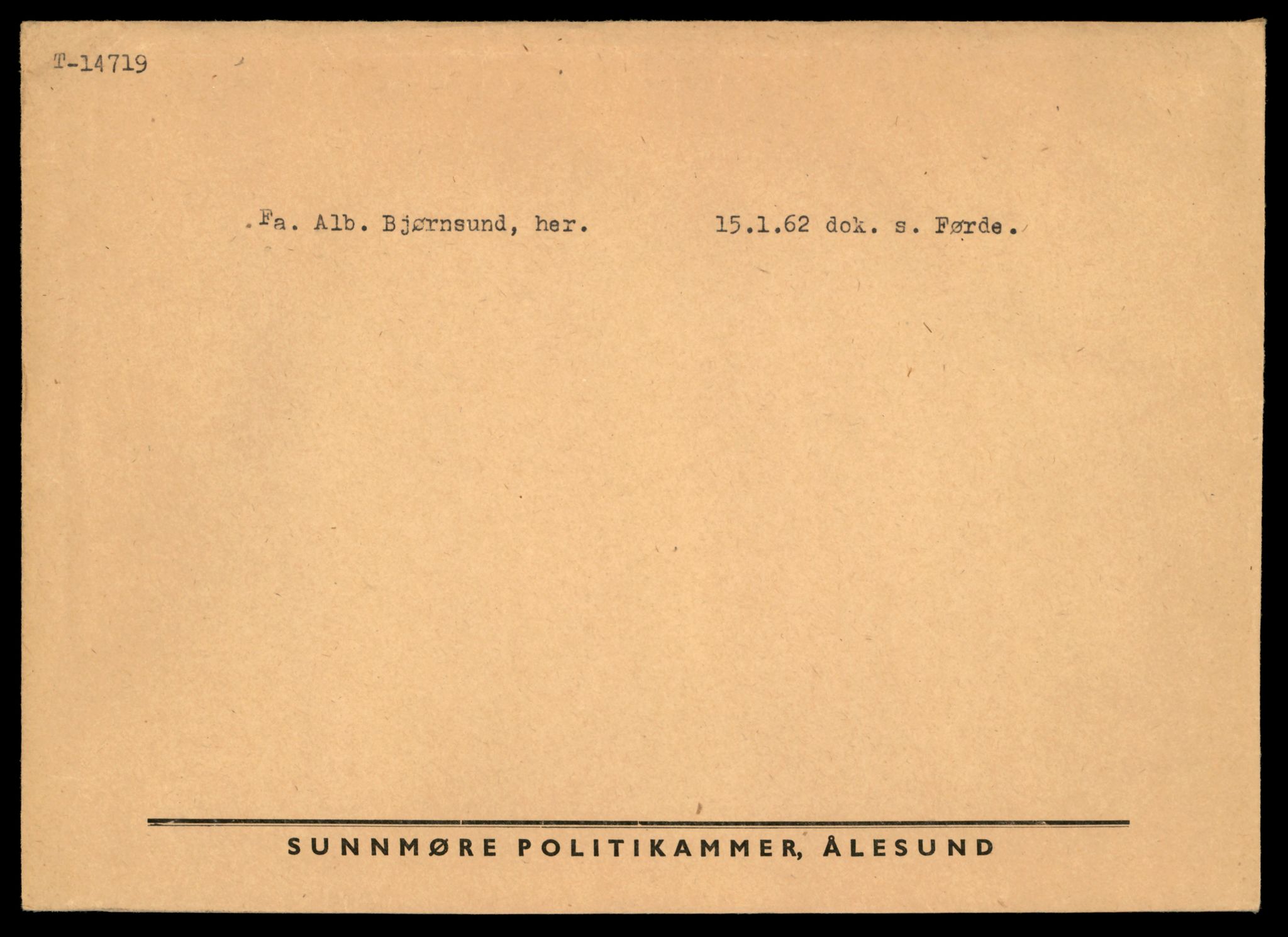 Møre og Romsdal vegkontor - Ålesund trafikkstasjon, AV/SAT-A-4099/F/Fe/L0047: Registreringskort for kjøretøy T 14580 - T 14720, 1927-1998, p. 3227