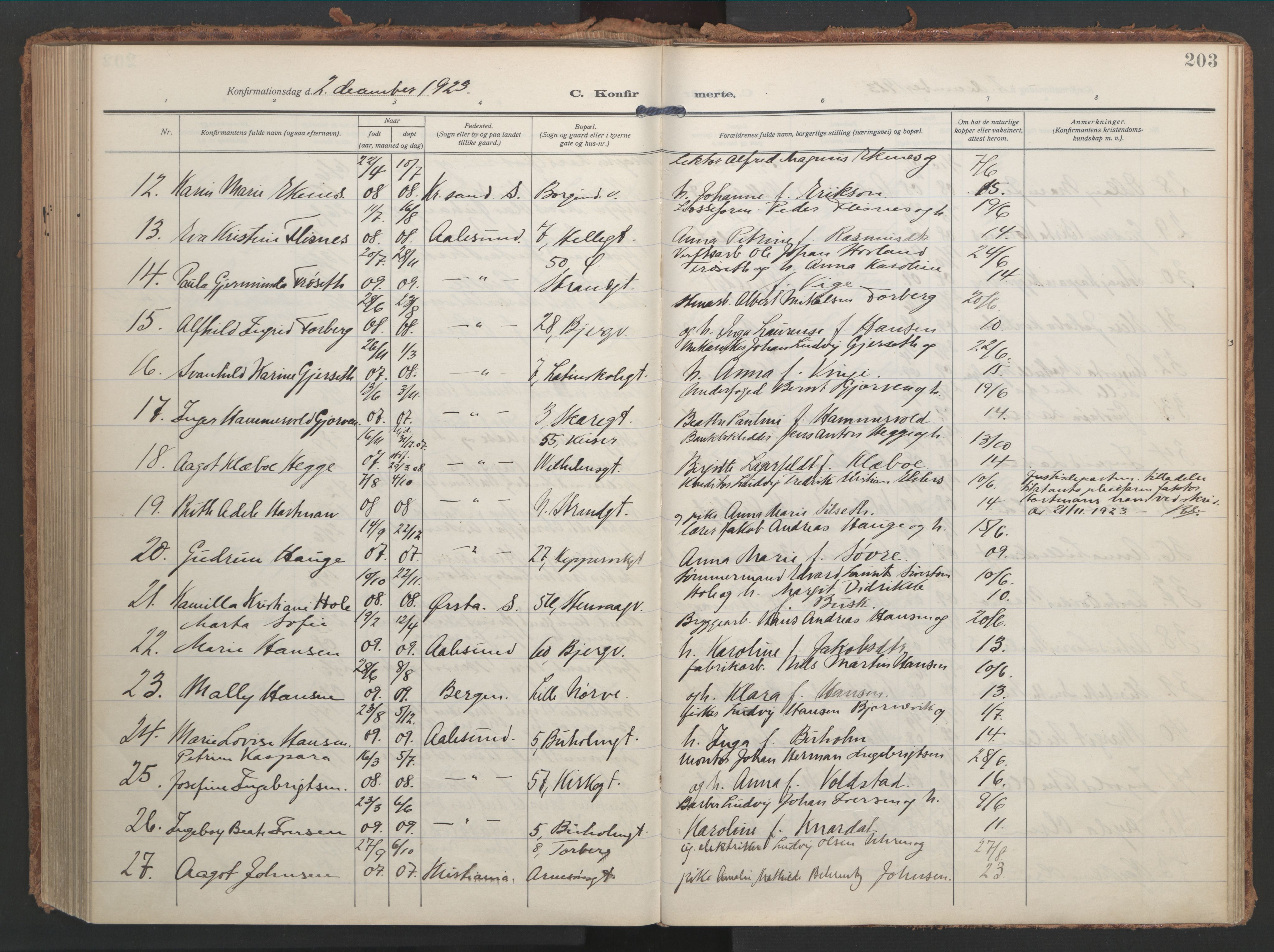 Ministerialprotokoller, klokkerbøker og fødselsregistre - Møre og Romsdal, AV/SAT-A-1454/529/L0461: Parish register (official) no. 529A11, 1914-1925, p. 203