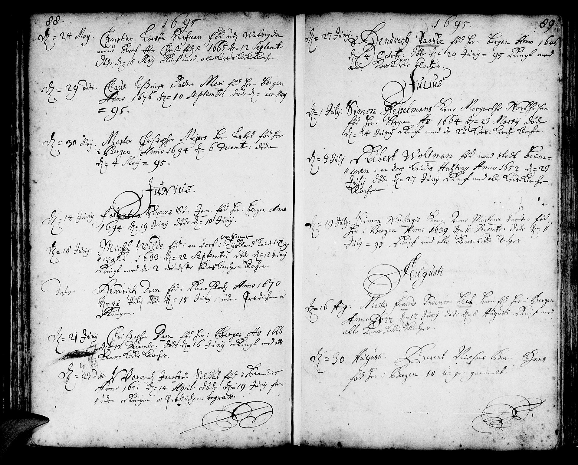 Korskirken sokneprestembete, AV/SAB-A-76101/H/Haa/L0010: Parish register (official) no. A 10, 1688-1703, p. 88-89