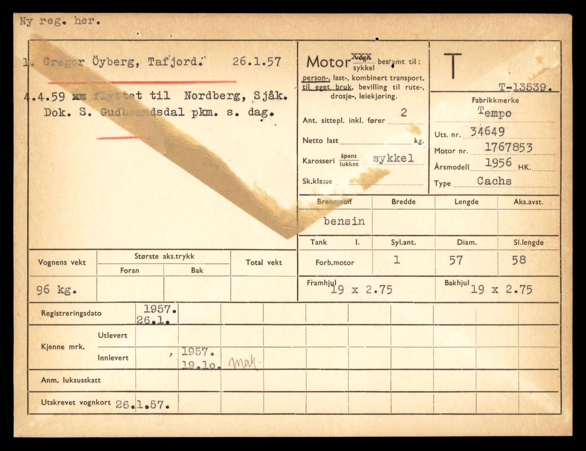 Møre og Romsdal vegkontor - Ålesund trafikkstasjon, AV/SAT-A-4099/F/Fe/L0040: Registreringskort for kjøretøy T 13531 - T 13709, 1927-1998, p. 170