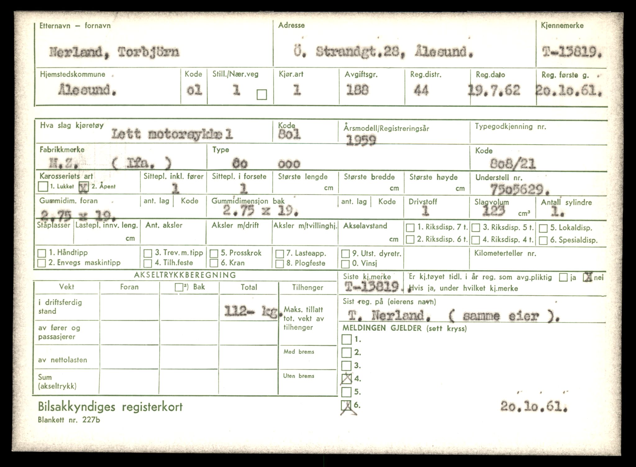 Møre og Romsdal vegkontor - Ålesund trafikkstasjon, SAT/A-4099/F/Fe/L0041: Registreringskort for kjøretøy T 13710 - T 13905, 1927-1998, p. 1957