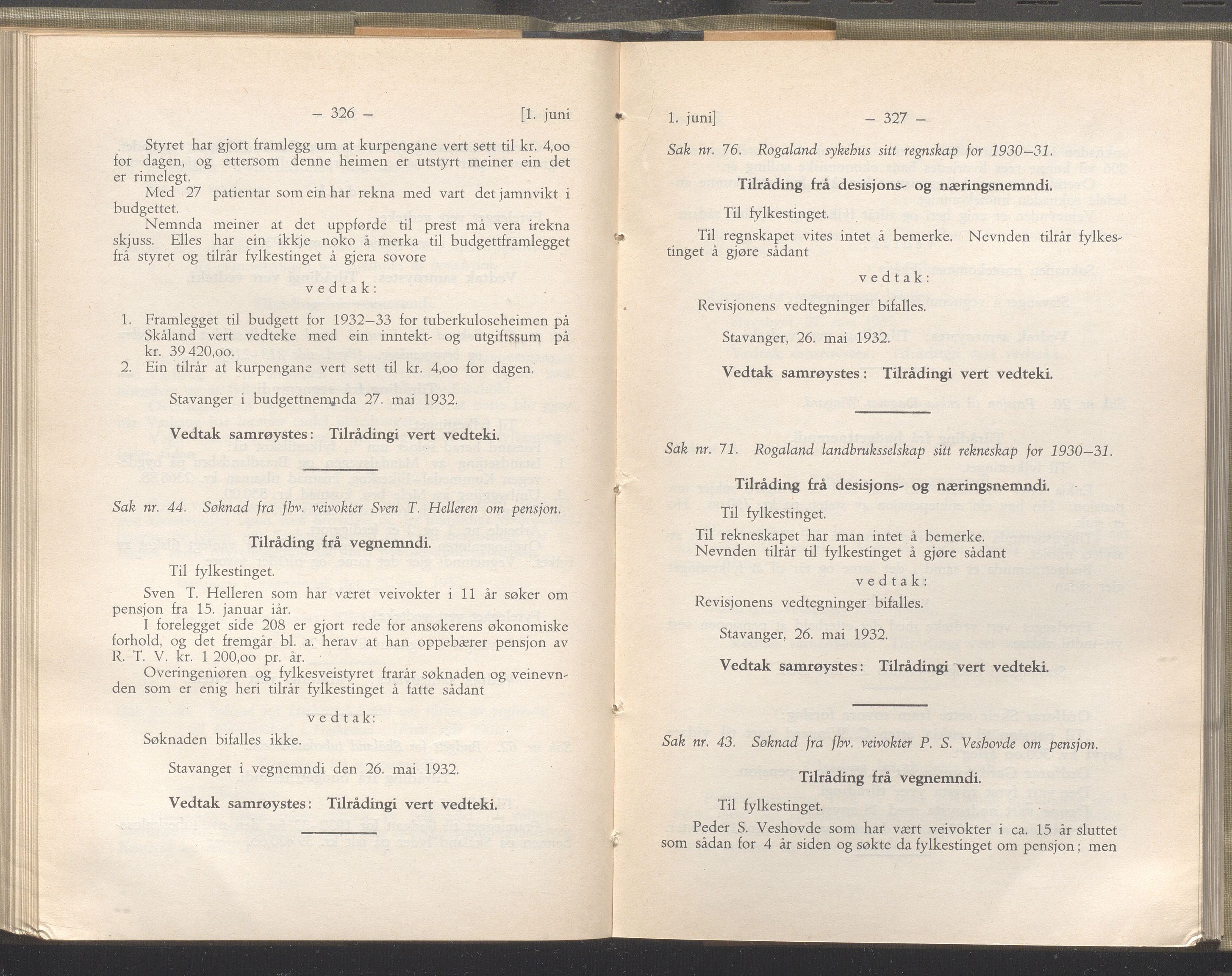 Rogaland fylkeskommune - Fylkesrådmannen , IKAR/A-900/A/Aa/Aaa/L0051: Møtebok , 1932, p. 326-327