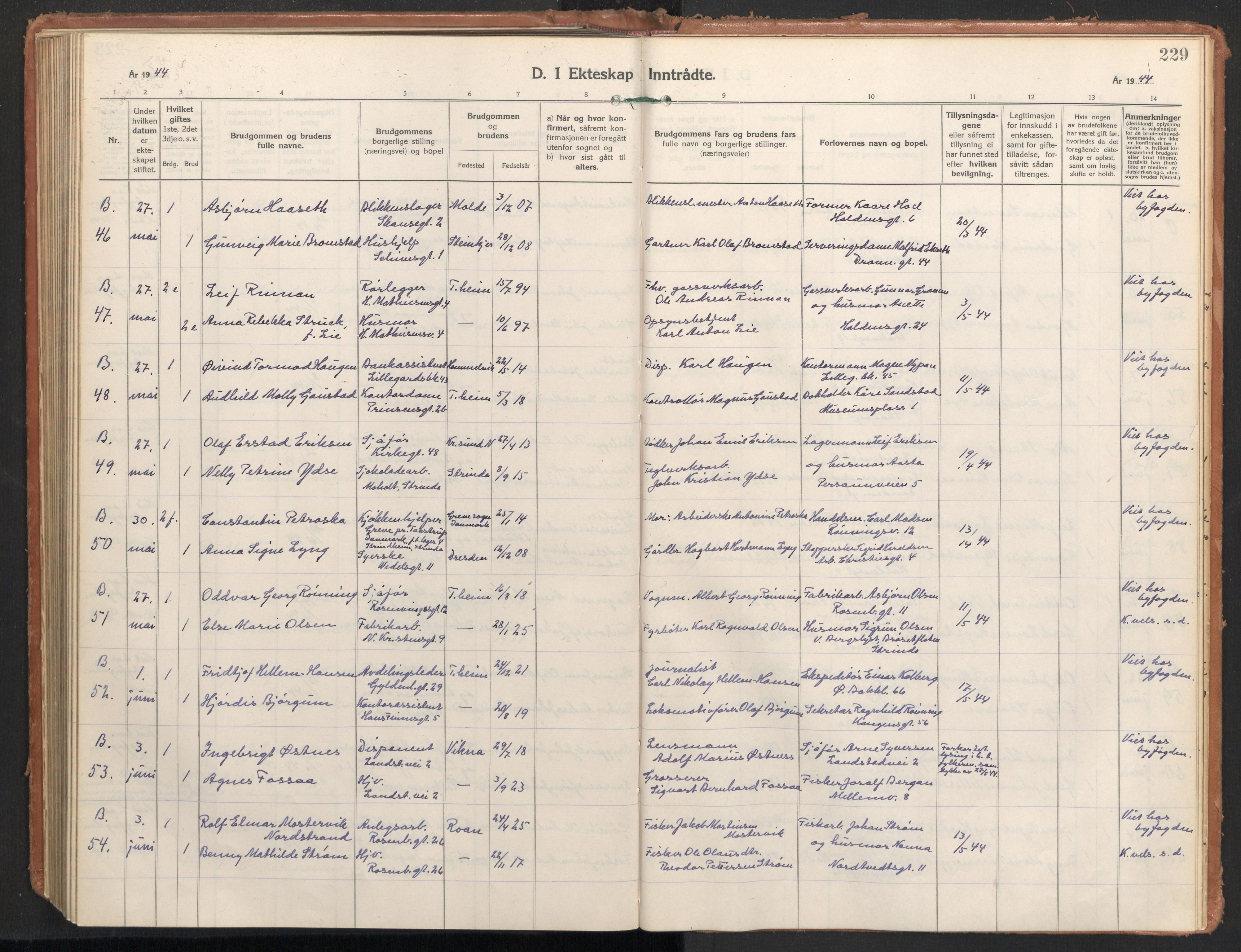 Ministerialprotokoller, klokkerbøker og fødselsregistre - Sør-Trøndelag, AV/SAT-A-1456/604/L0209: Parish register (official) no. 604A29, 1931-1945, p. 229