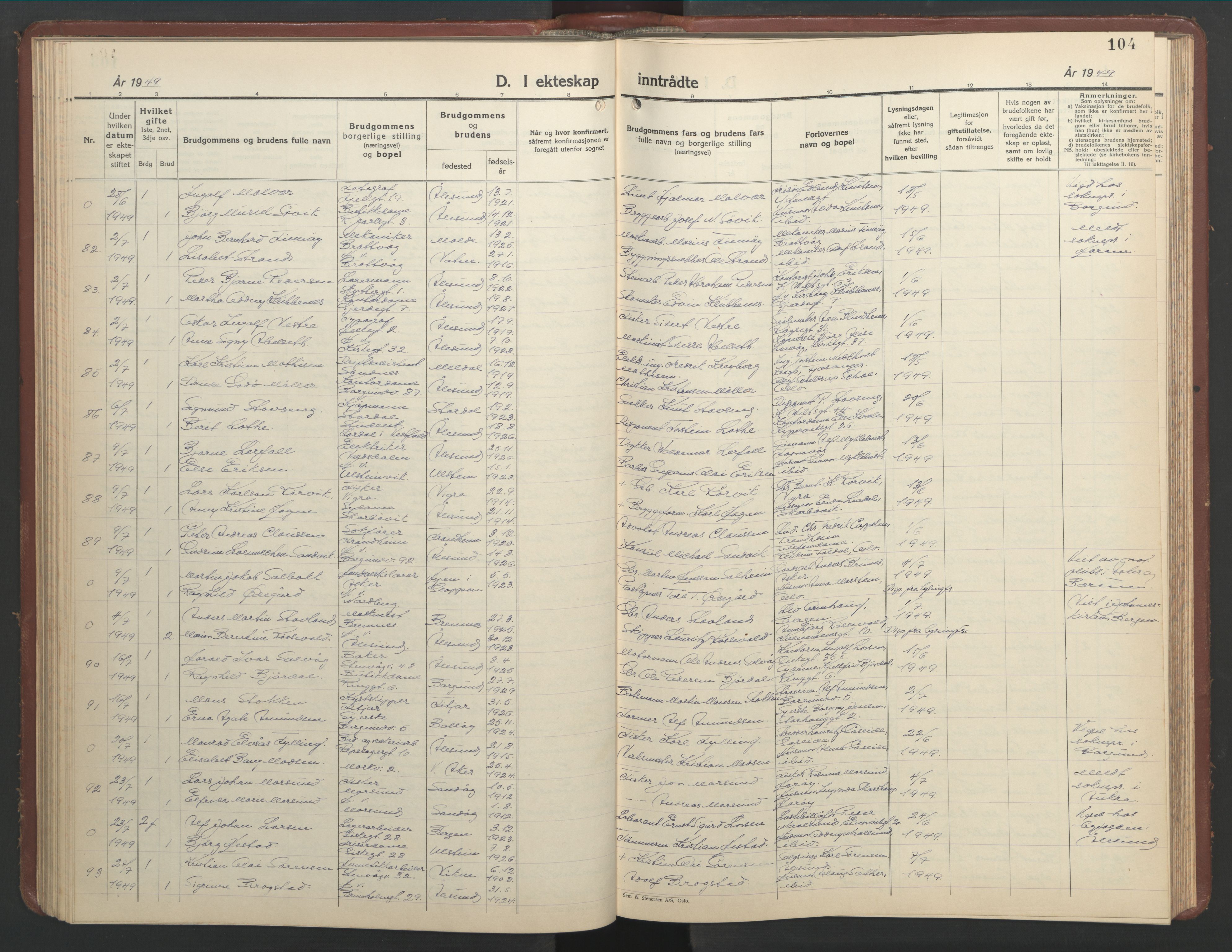 Ministerialprotokoller, klokkerbøker og fødselsregistre - Møre og Romsdal, AV/SAT-A-1454/529/L0479: Parish register (copy) no. 529C16, 1941-1950, p. 104