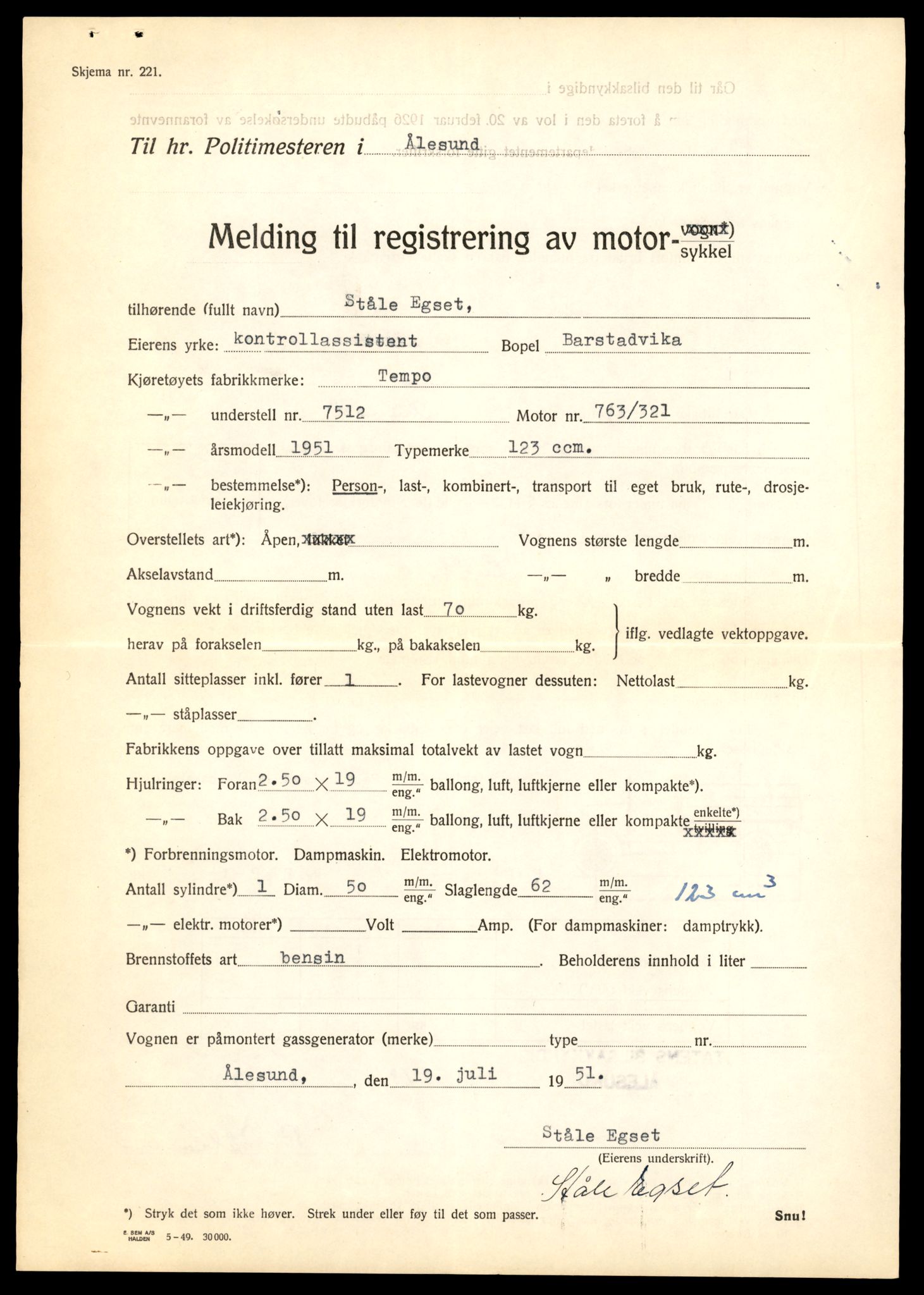Møre og Romsdal vegkontor - Ålesund trafikkstasjon, AV/SAT-A-4099/F/Fe/L0038: Registreringskort for kjøretøy T 13180 - T 13360, 1927-1998, p. 329