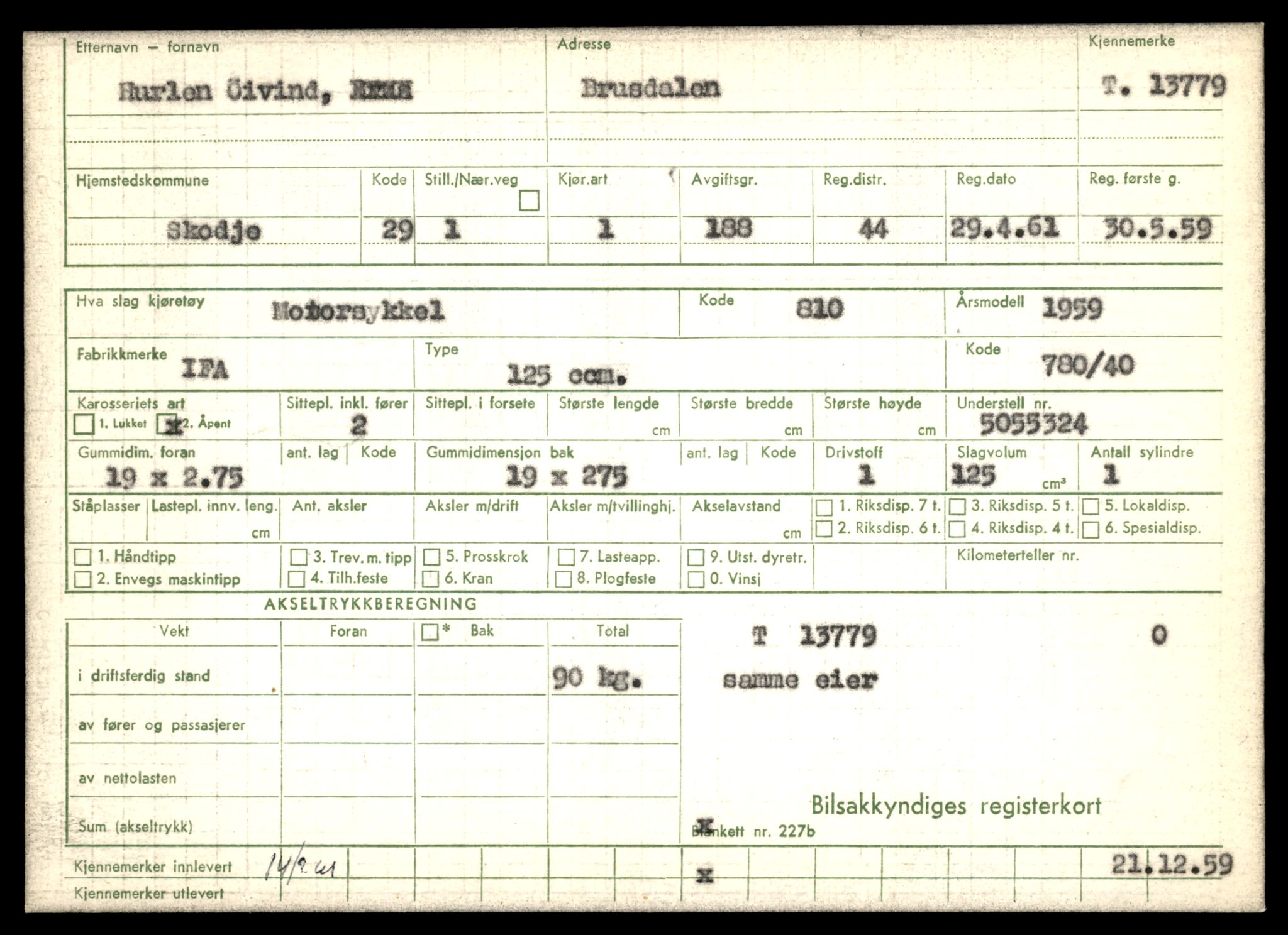 Møre og Romsdal vegkontor - Ålesund trafikkstasjon, AV/SAT-A-4099/F/Fe/L0041: Registreringskort for kjøretøy T 13710 - T 13905, 1927-1998, p. 1179