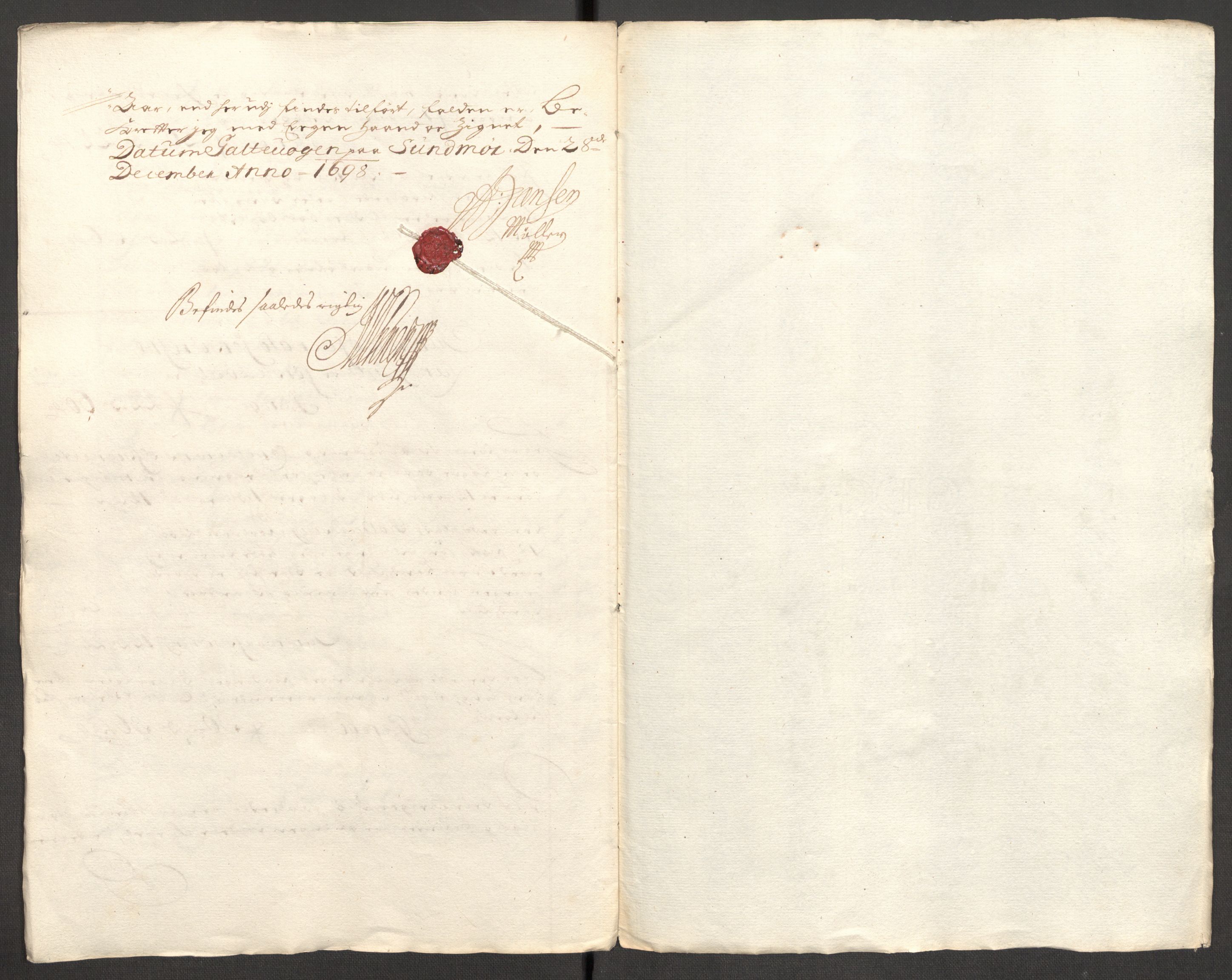 Rentekammeret inntil 1814, Reviderte regnskaper, Fogderegnskap, RA/EA-4092/R54/L3556: Fogderegnskap Sunnmøre, 1696-1698, p. 392